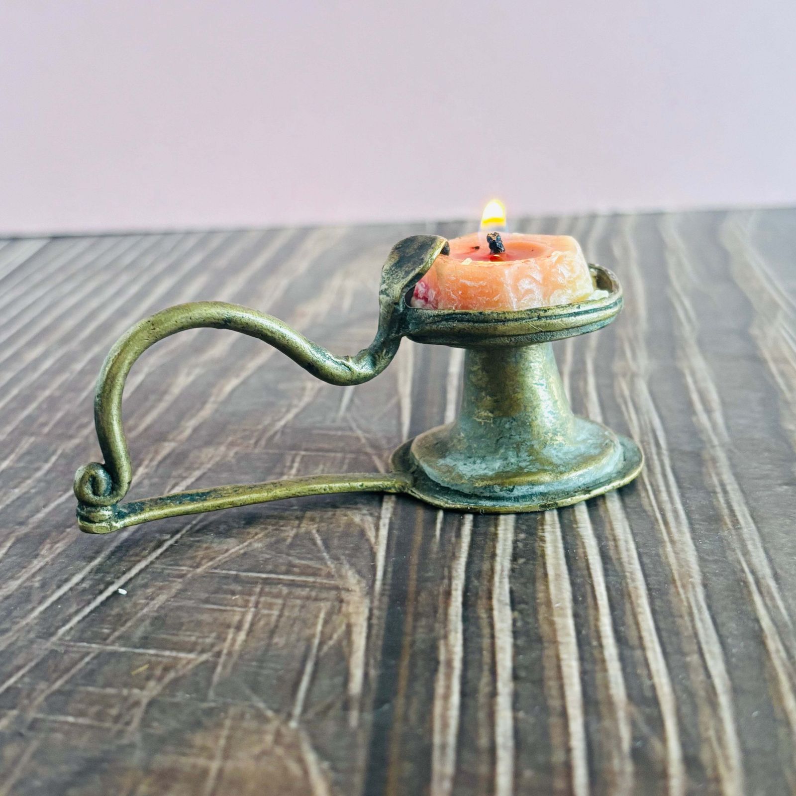 photo furniture Rare Antique Sacred Brass Oil Lamp