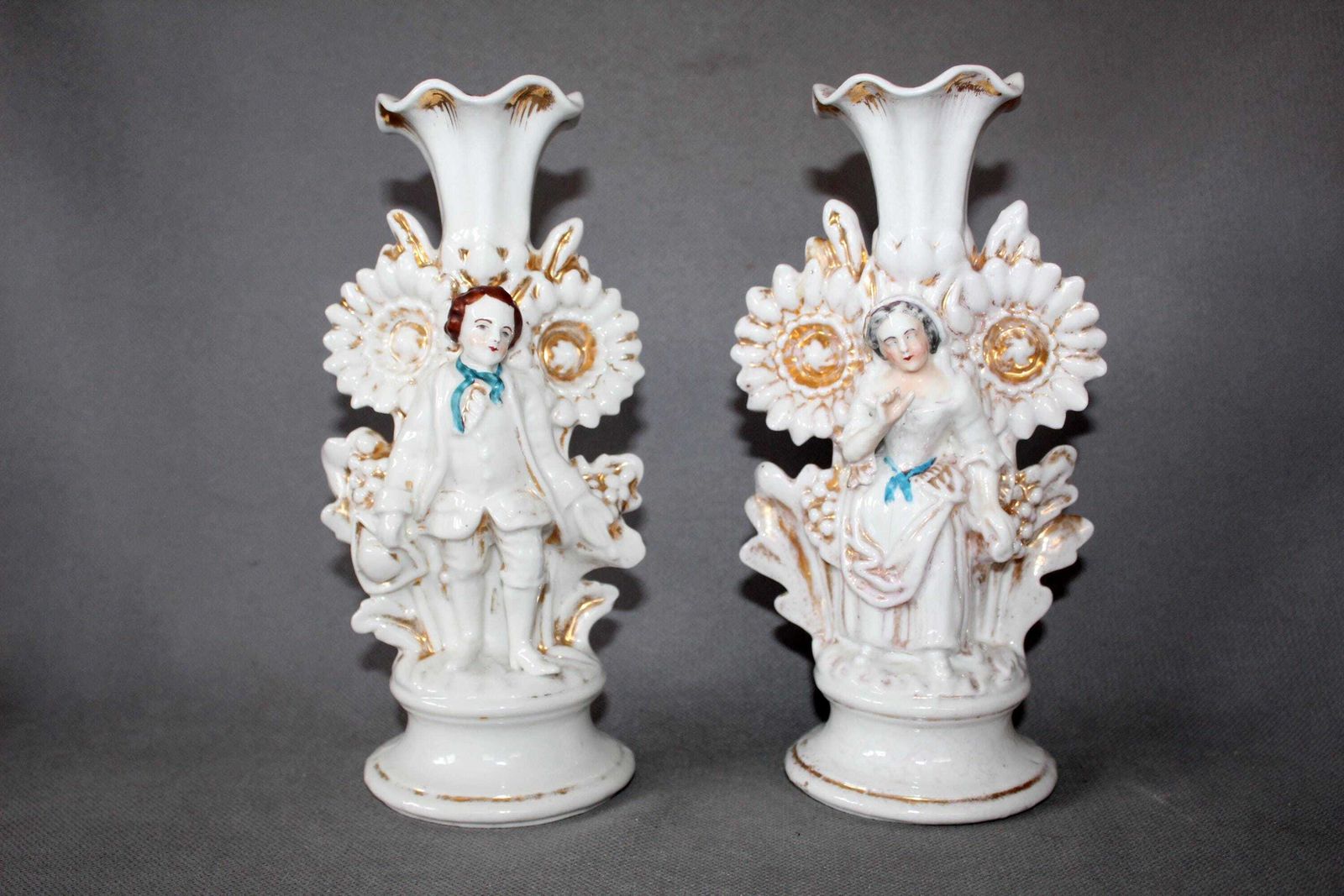 Set Van Twee Antieke Porseleinen Vieux Paris Kandelaars, 19e Eeuw – Koppelfigurines Man En Vrouw photo furniture