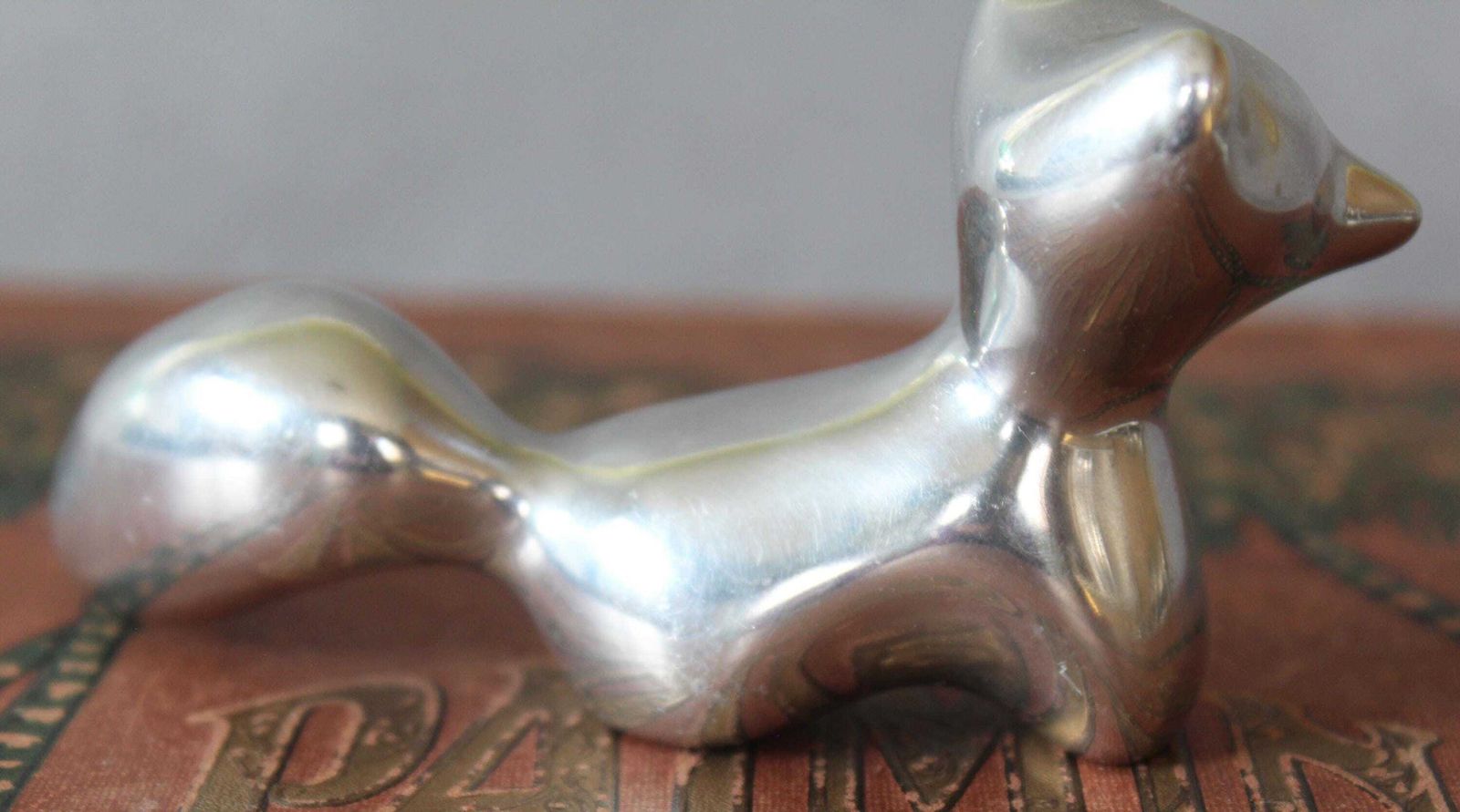 photo vinterior Vintage Hoselton Canada Vossenfiguur, Gepolijst Aluminium, Gesigneerd En Genummerd 1586, Modernistische Abstracte Gestileerde Sculptuur