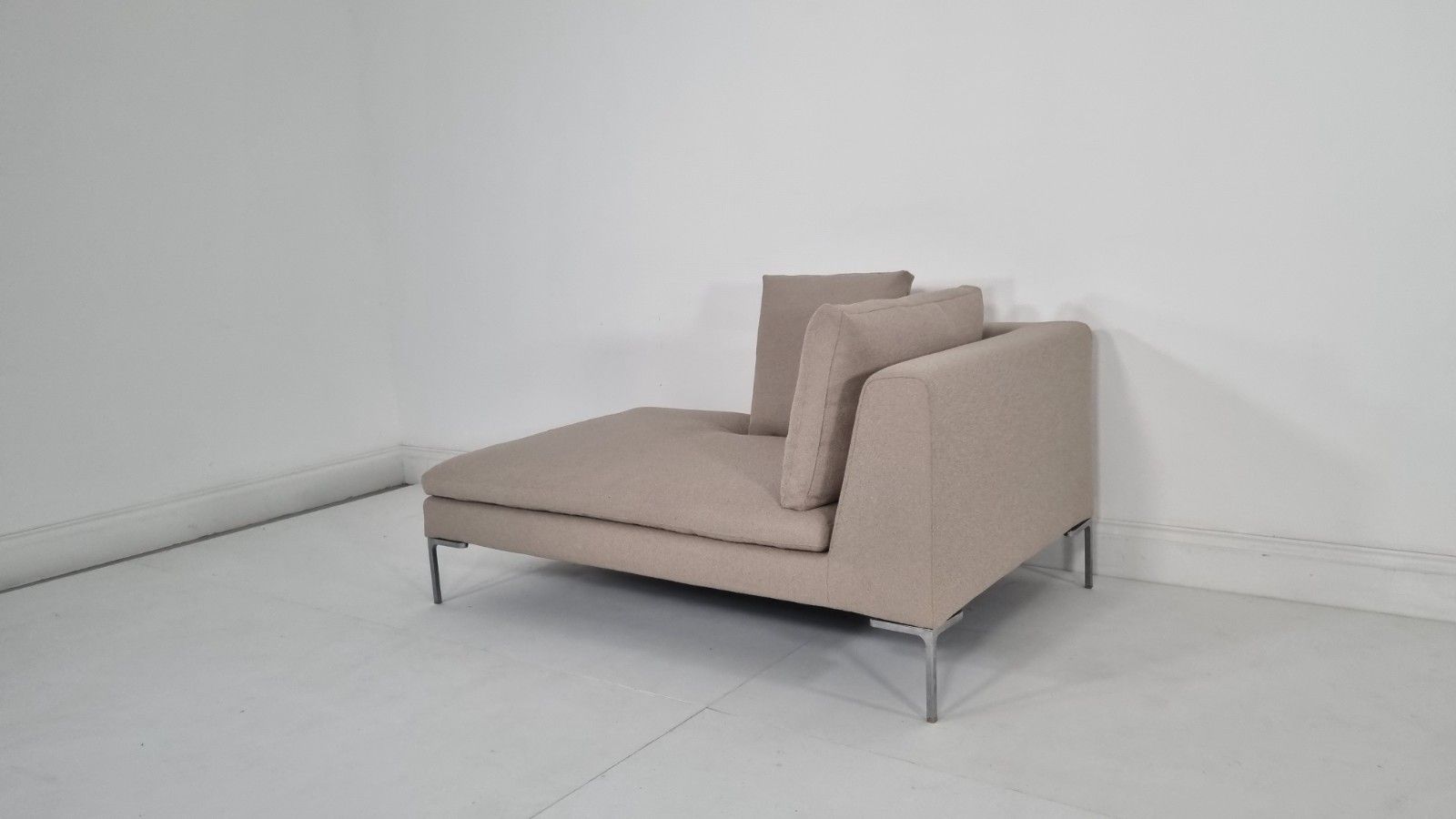 Bb Italia Charles Chaise In Stone Boucle In Excellent Condition photo for sale