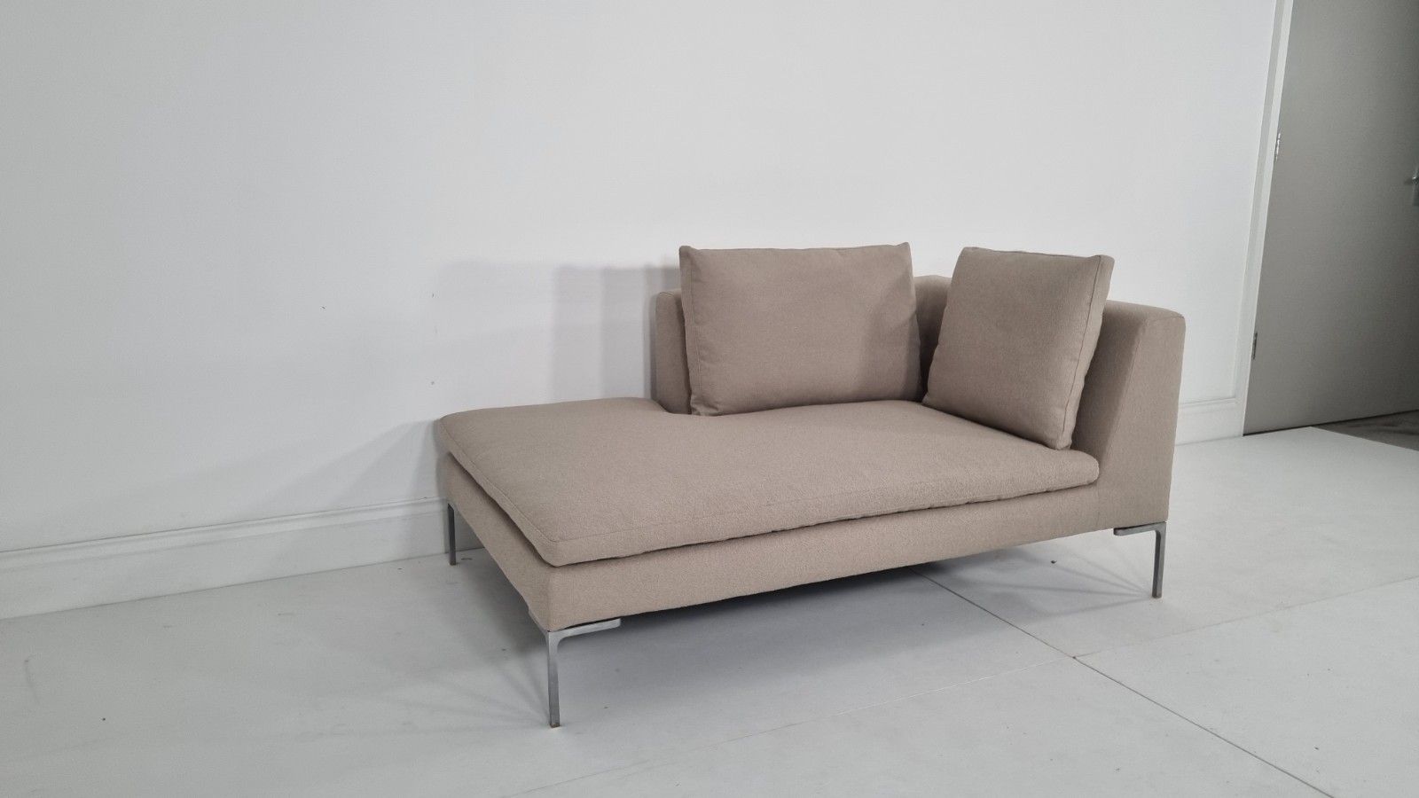 photo buy Bb Italia Charles Chaise In Stone Boucle In Excellent Condition