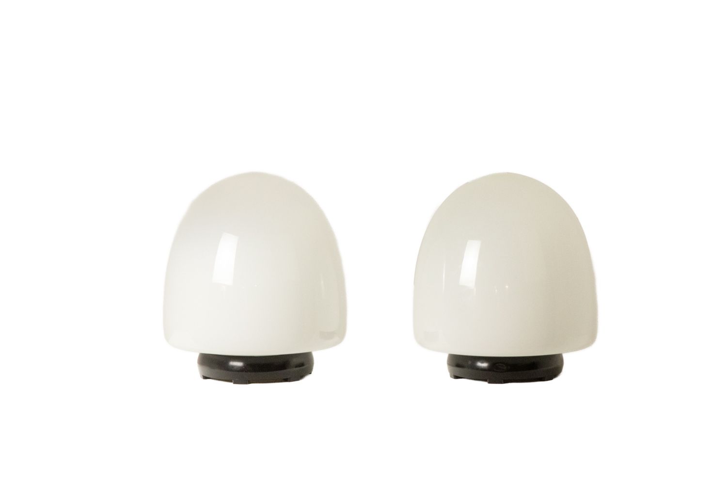 Leucos. Pair Of Egg Shaped Glass Lamps. Italy, 1960s.