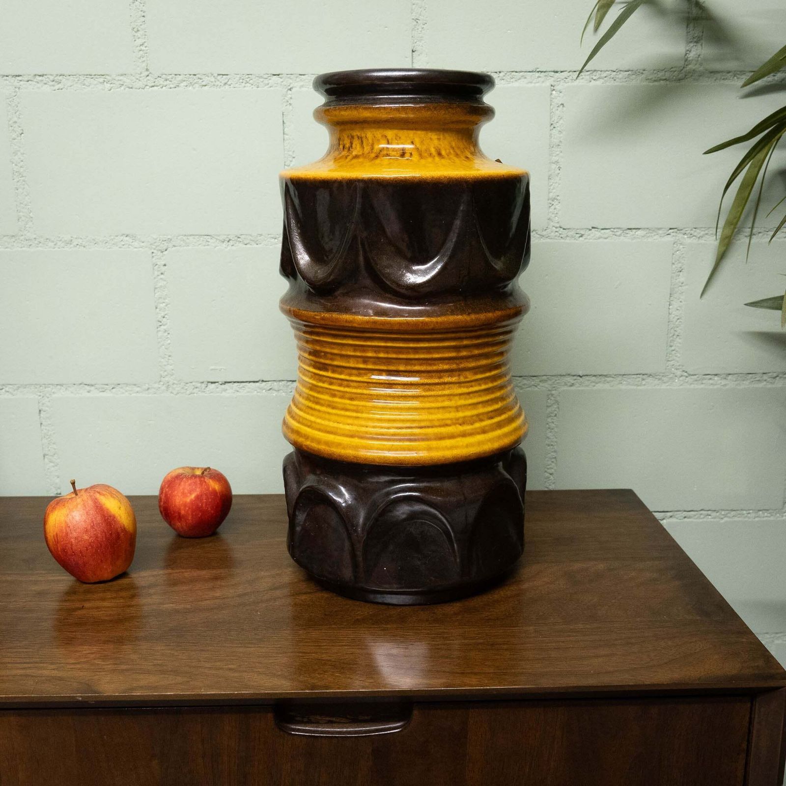 Floor Vase Ethnic Decor In Light And Dark Brown   Carstens Tönnieshof 7911 40    1960s photo buy