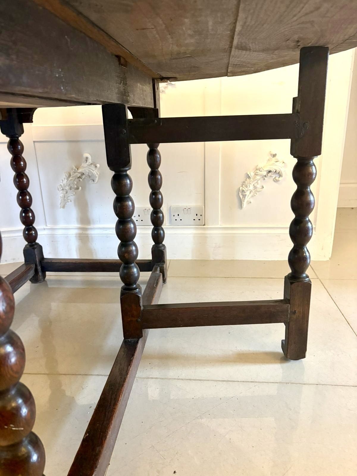 Exceptional Quality Antique 17th Century Oak Gateleg 6 Seater Dining Table With Bobbin Turned Legs photo for sale