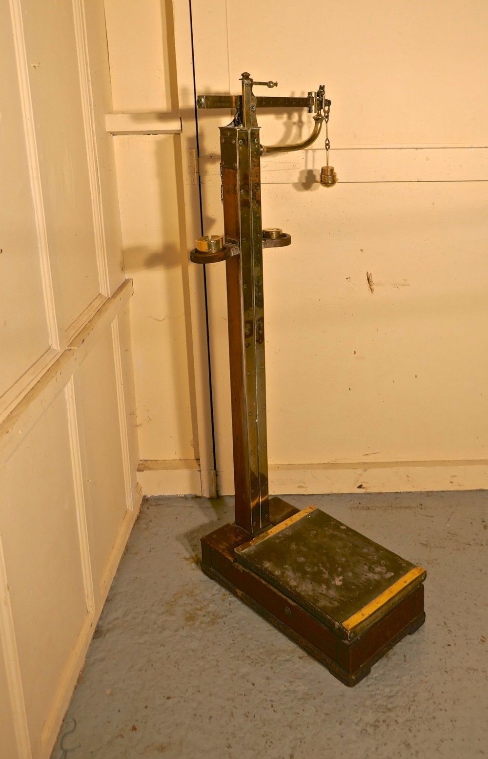 Avery Brass Height & Weight Standing Jockey Scales From Market Rasen Racecourse