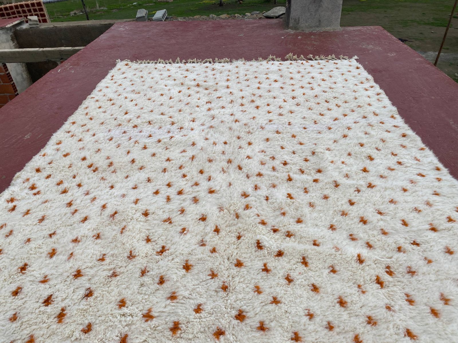 Authentic Beni Ouarain Rug 330x230cm – Ivory Wool With Terracotta Motifs photo buy