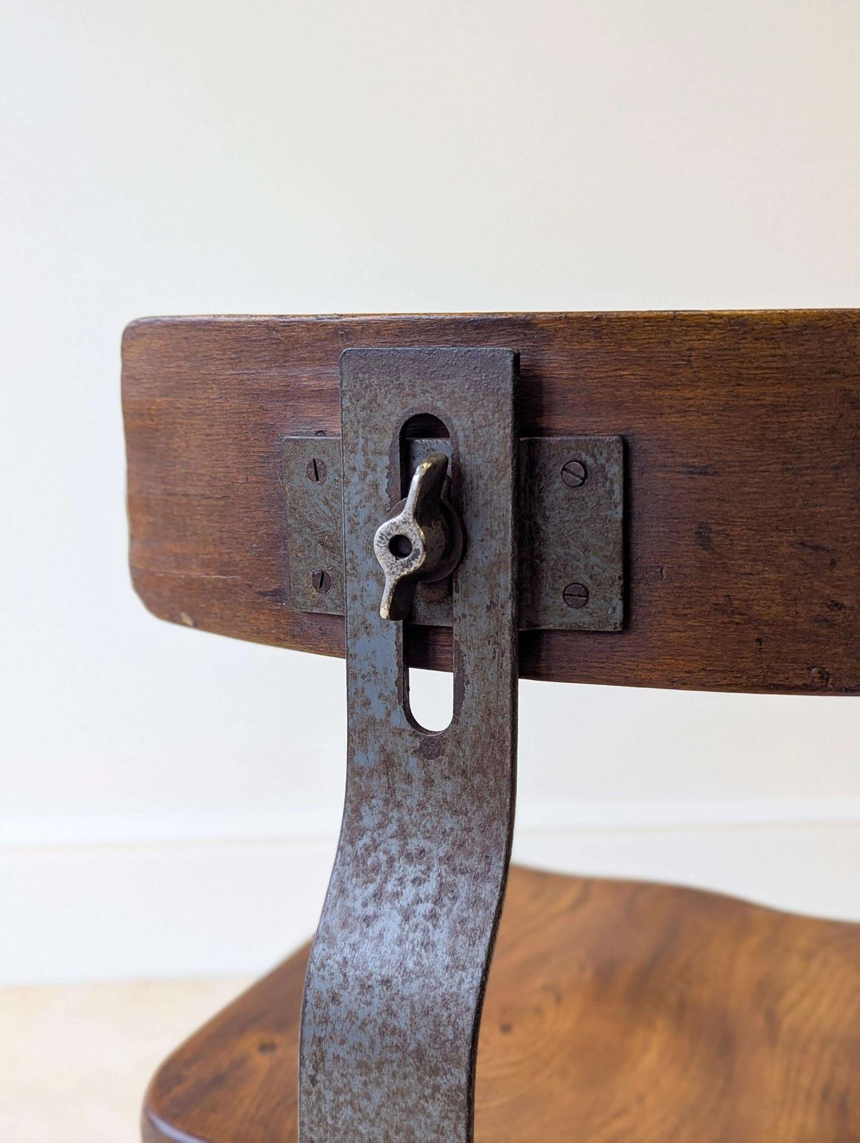 Early 20th Century Singer Cast Iron & Elm Industrial Chair C.1930 photo vinterior