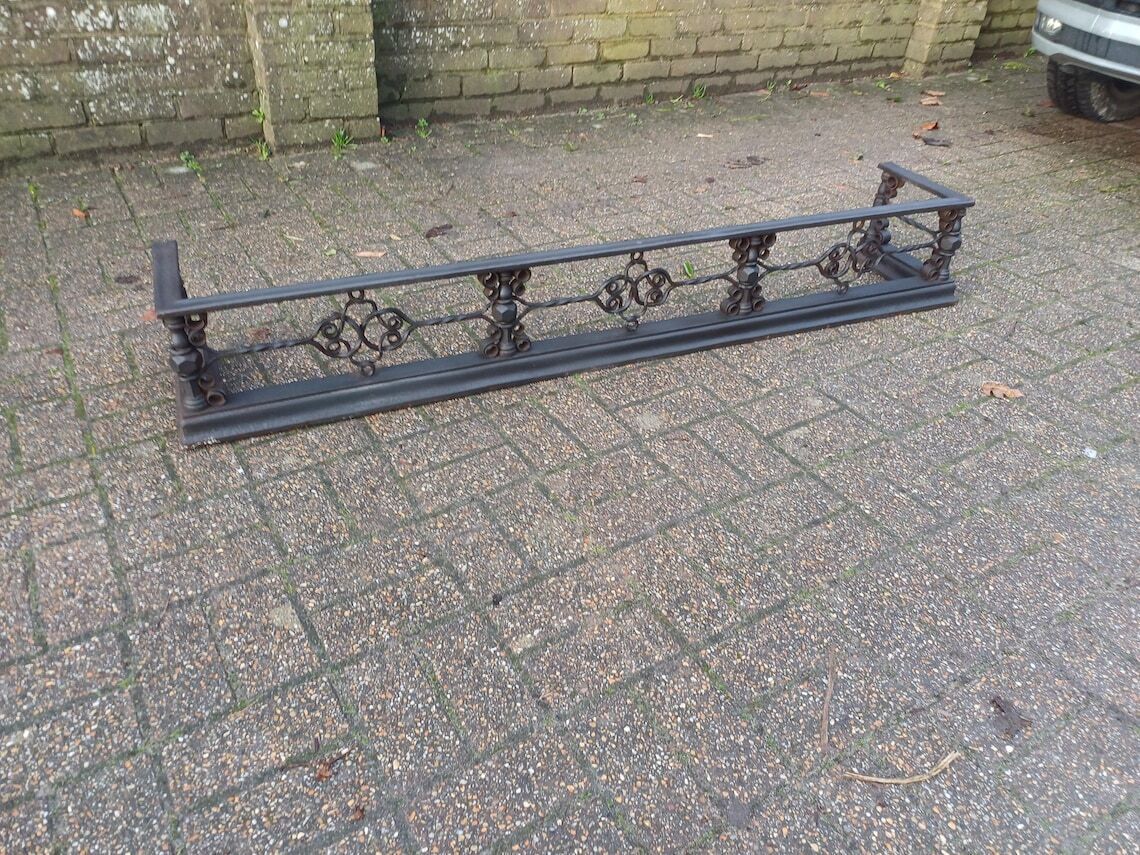 Grand Vintage Victorian Cast Iron And Steel Fireplace Fender 35kg Ornate Scrollwork Original Antique Architectural photo 675.0