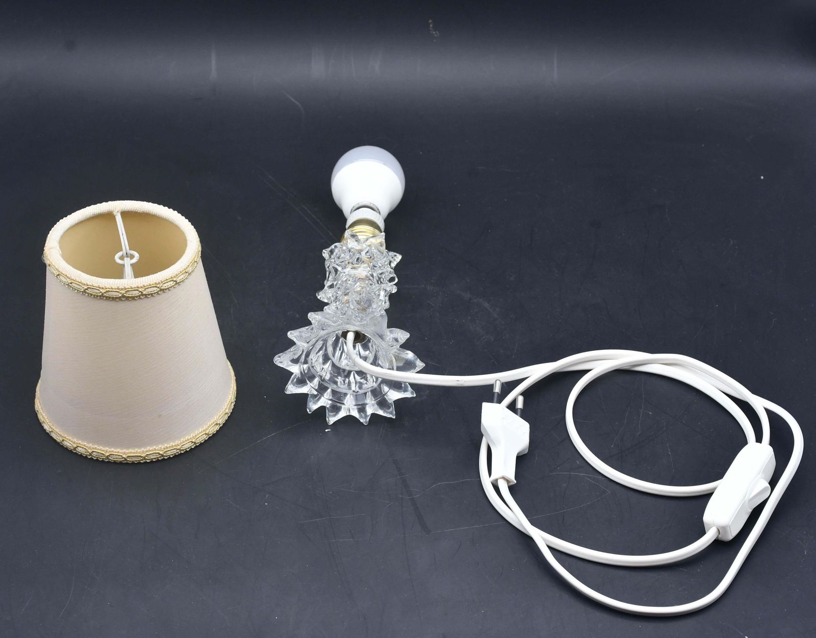 photo for sale Charming Table Lamp In Rostrato Murano Glass Vase For Barovier & Toso, 1940s