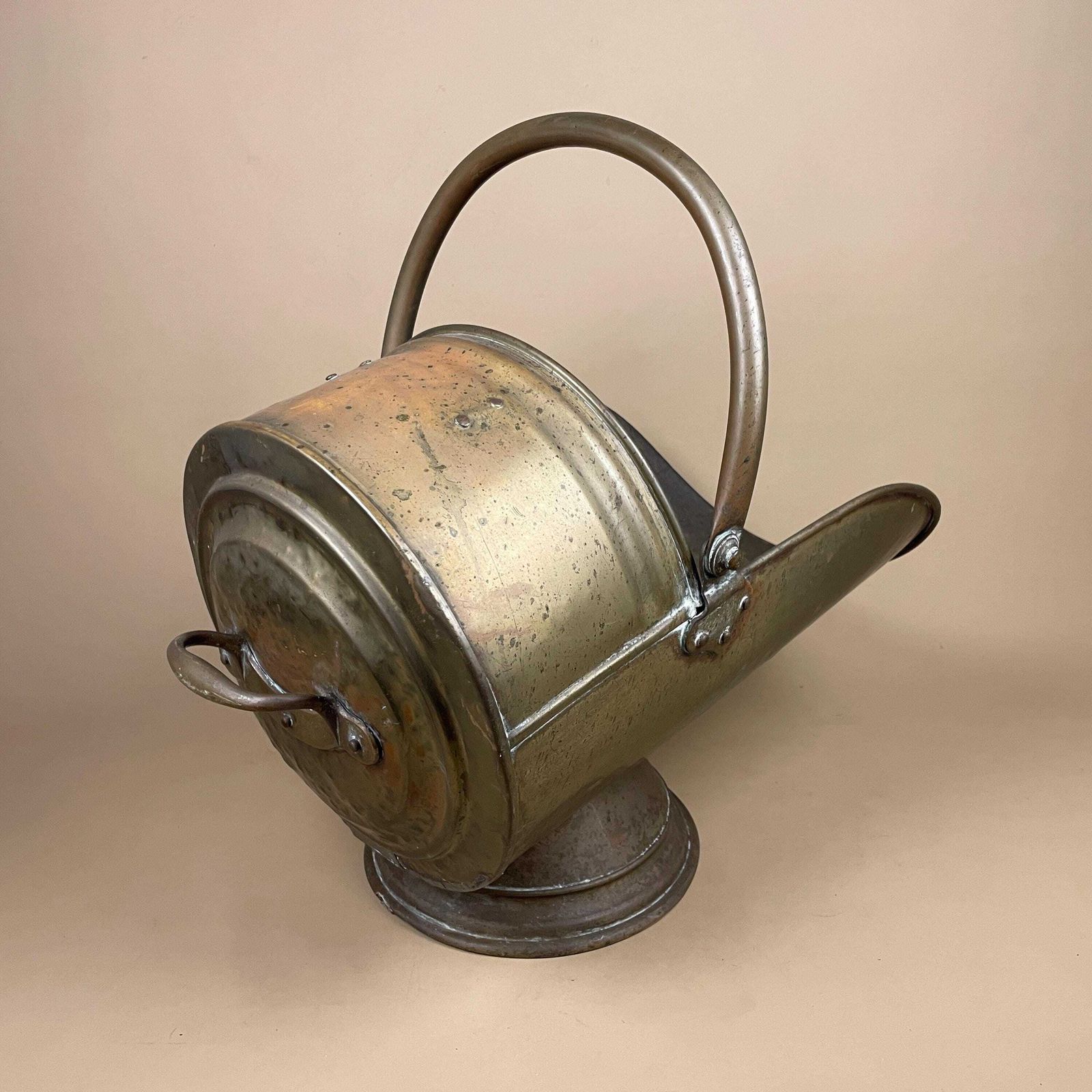 Antique Metal Gold Brass Coal Bucket Handle Fireside Fire Side Scuttle Log Helmet Farmhouse Cottage Aged Patina Vintage Fireplace Logs Heavy photo 85.0