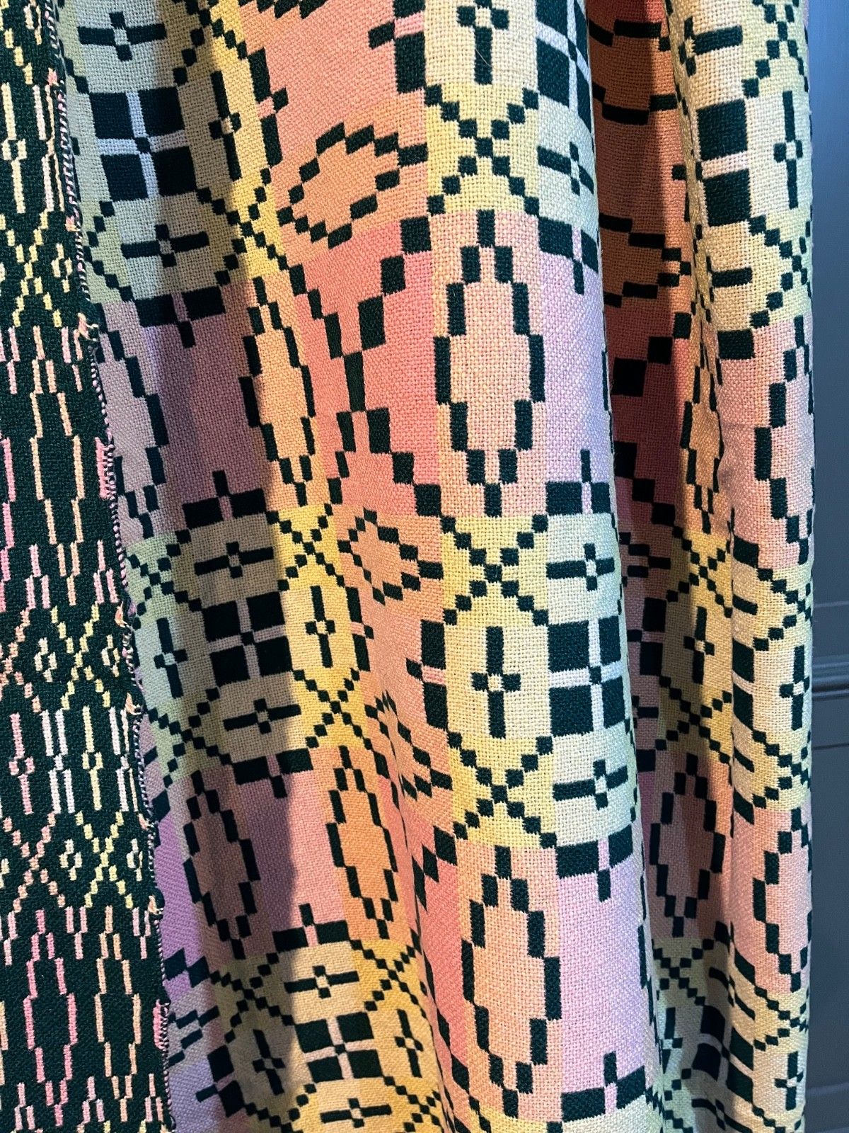 photo furniture Vintage Welsh Wool Blanket Reversible Derw Mill Pink/Green Woven 100% Wool