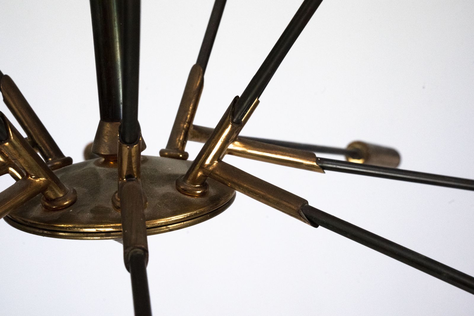 photo vinterior Rare Stilnovo 16 Arm Brass Sputnik Chandelier – 92 Cm Diameter – Italy, 1950s
