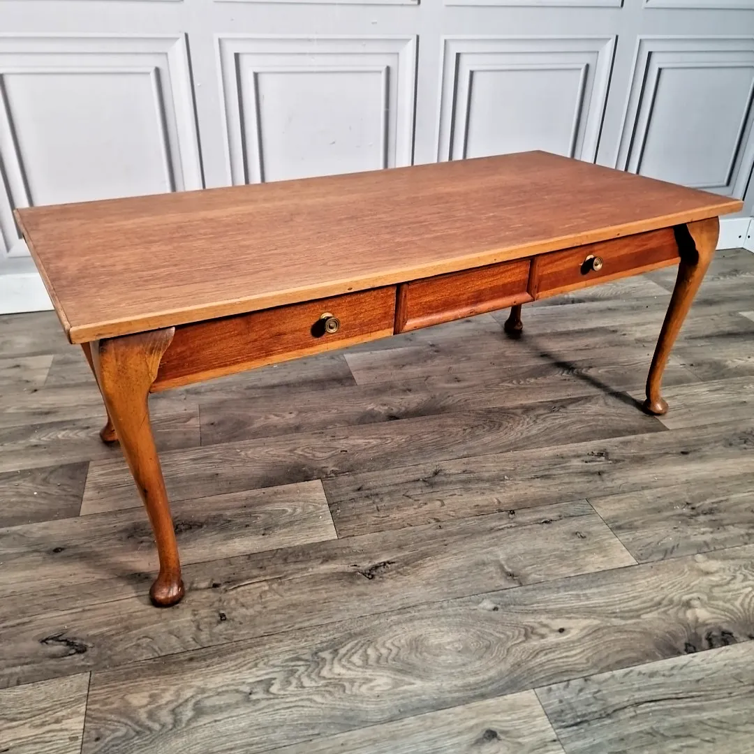 Vintage Wooden Coffee Table With Drawer – Queen Anne Legs – Oak Wood Retro Side