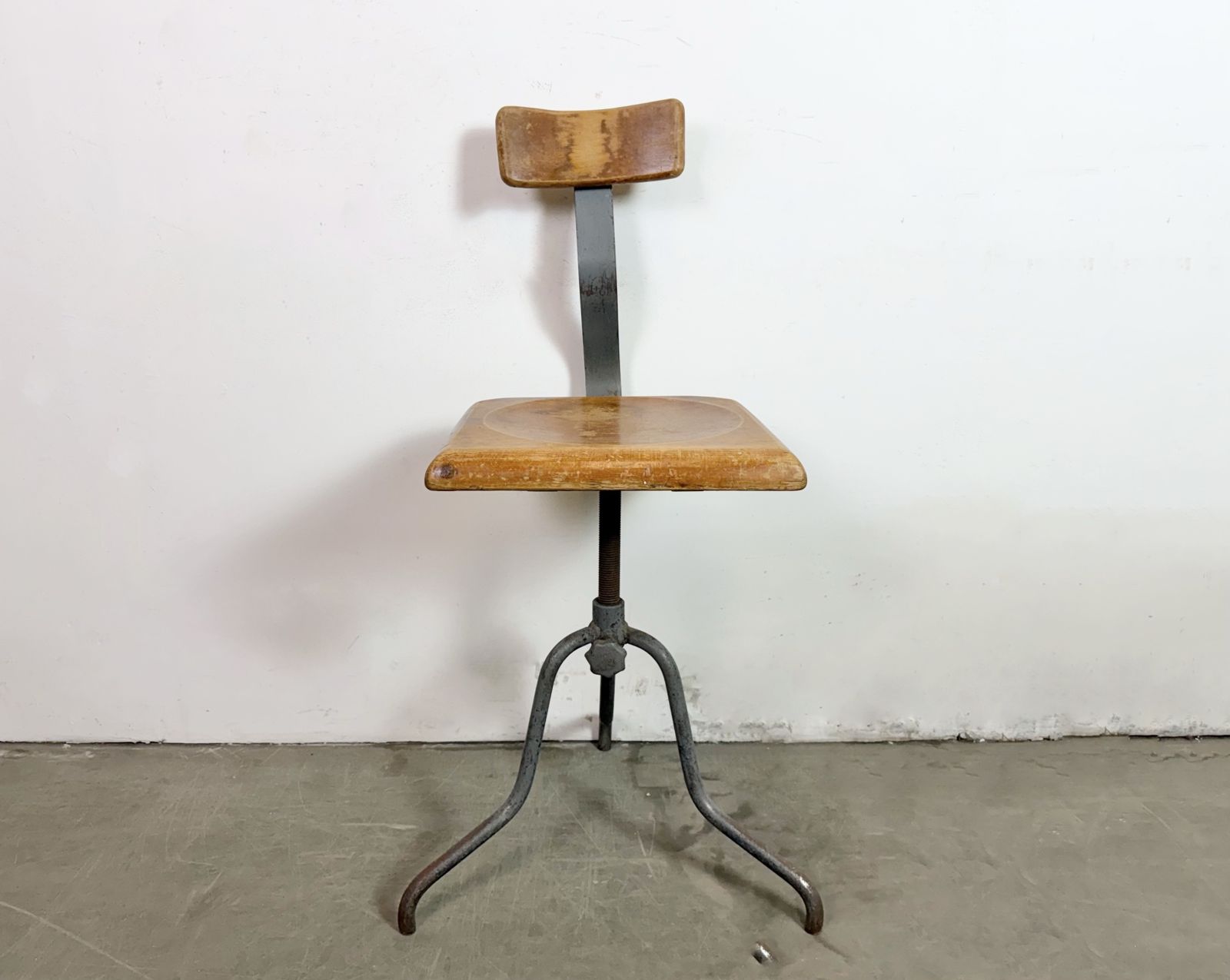 Industrial Factory Swivel Chair, 1950s photo Furniture