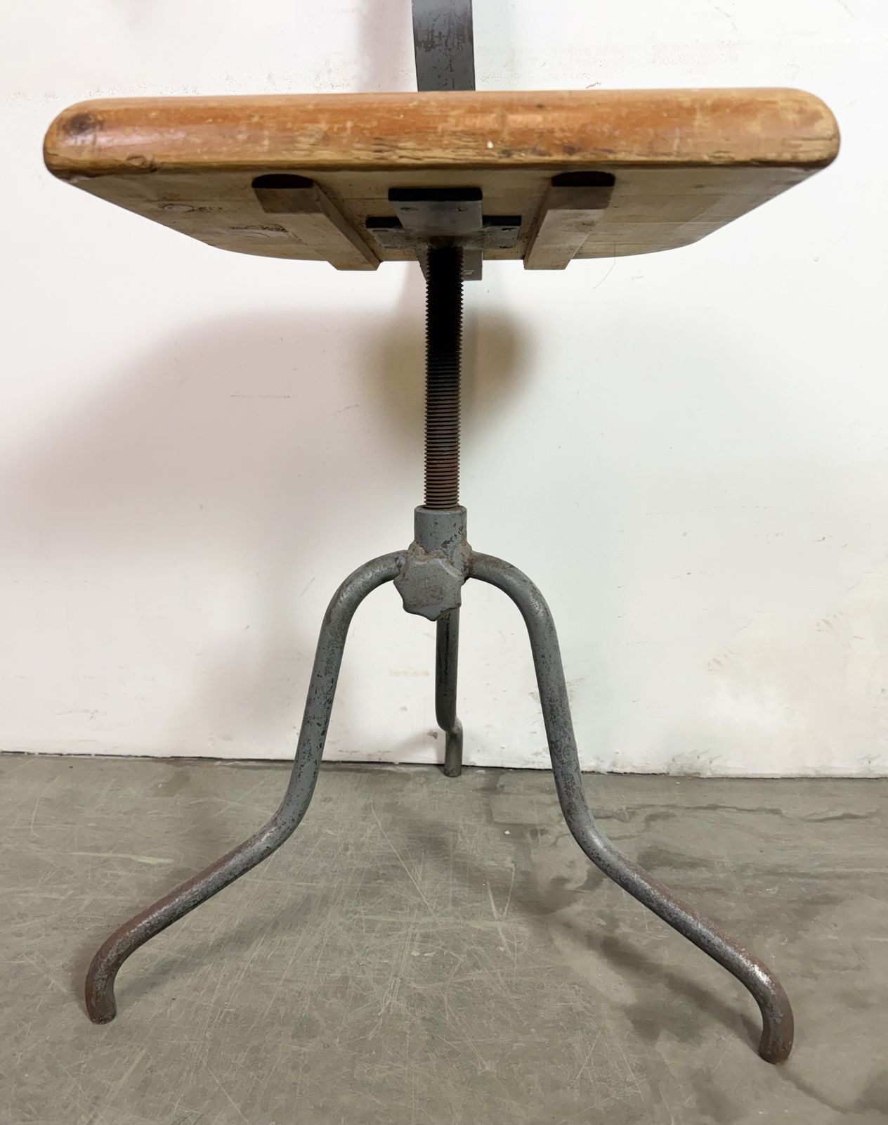 289.0 Industrial Factory Swivel Chair, 1950s photo