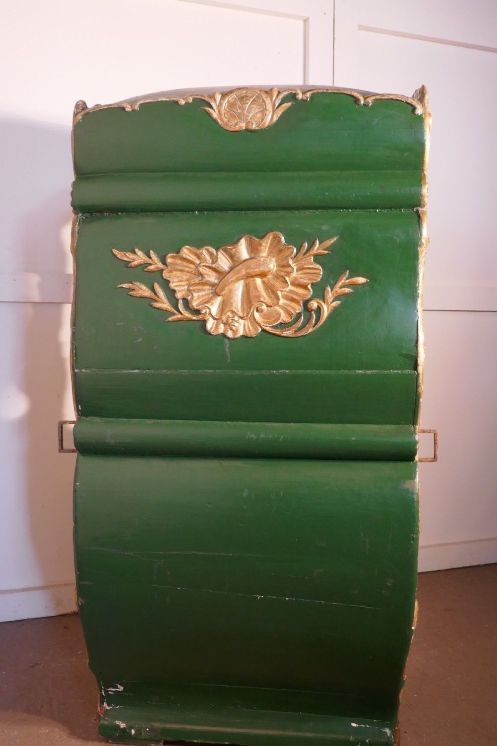 photo furniture 19th Century Italian Sedan Chair