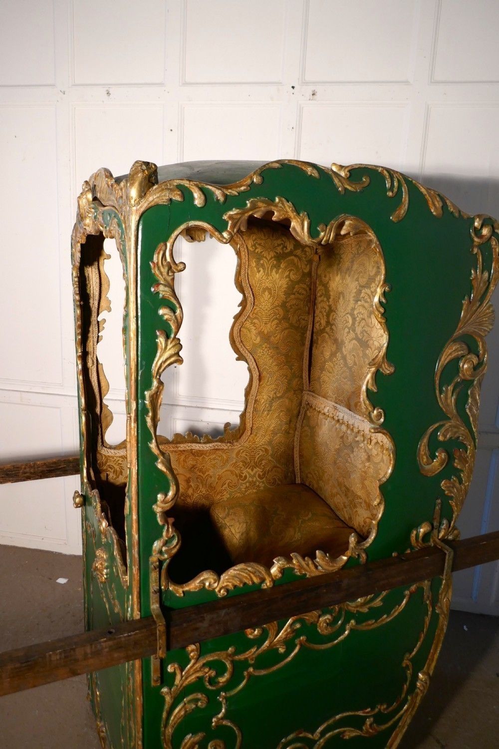 6540.0 19th Century Italian Sedan Chair photo