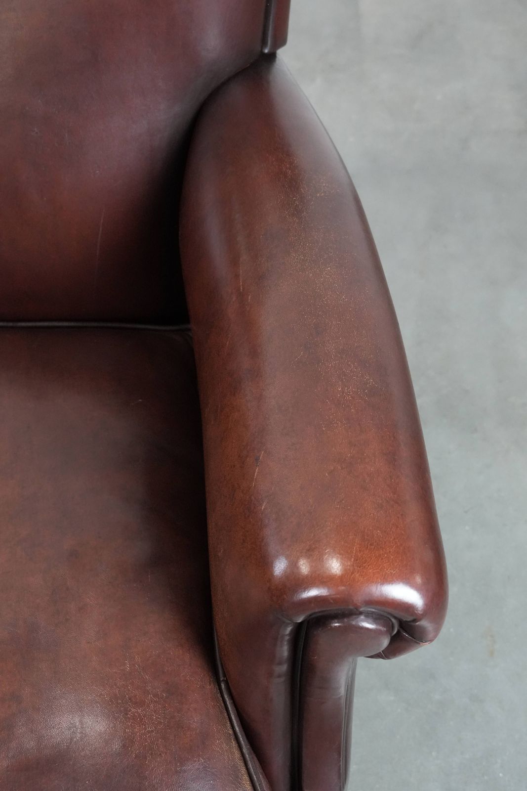 photo furniture Set Of 2 Luxury Sheep Leather Armchairs / Armchairs With A Timeless Look And Beautiful Dark Colors
