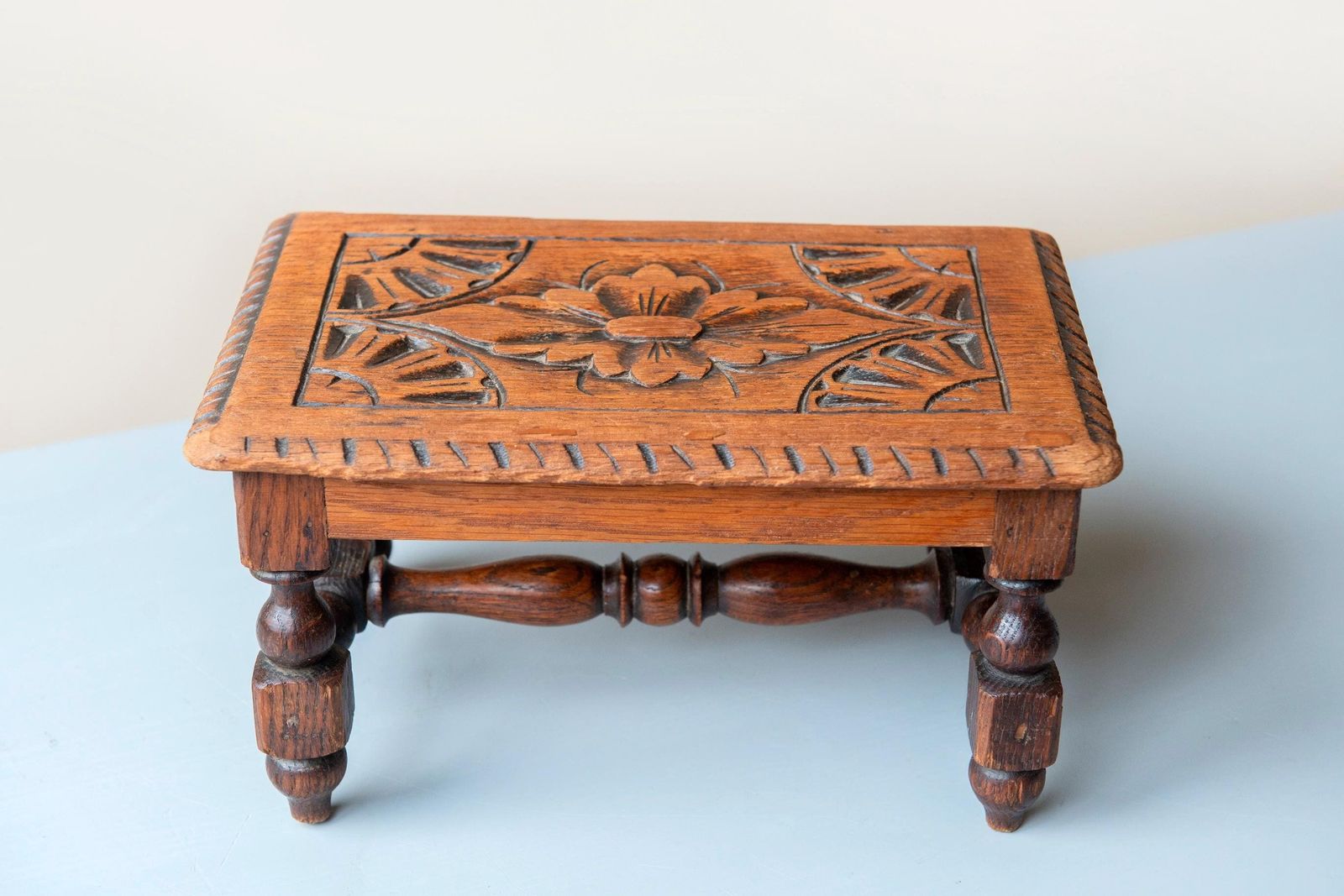 Antique Hand Carved Oak Stool – 19th Century Folk Art – Small Footstool / Plant Stand photo vinterior