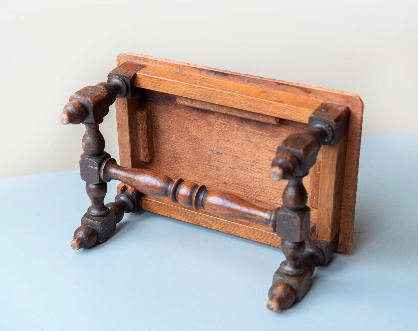 photo vinterior Antique Hand Carved Oak Stool – 19th Century Folk Art – Small Footstool / Plant Stand