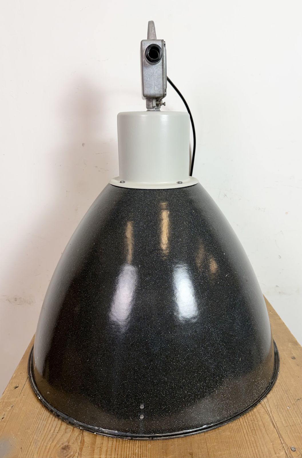 photo vintage Large Industrial Enamel Factory Pendant Lamp From Elektrosvit, 1960s, 49x