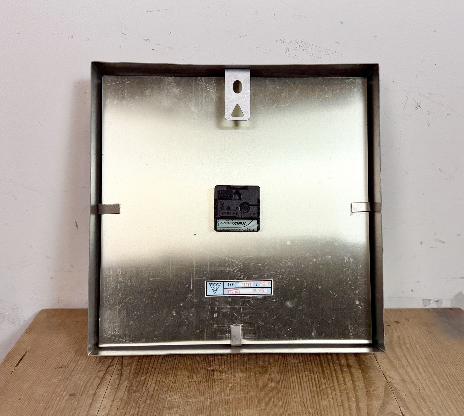 photo vintage Grey Industrial Square Wall Clock From Pragotron, 1970s