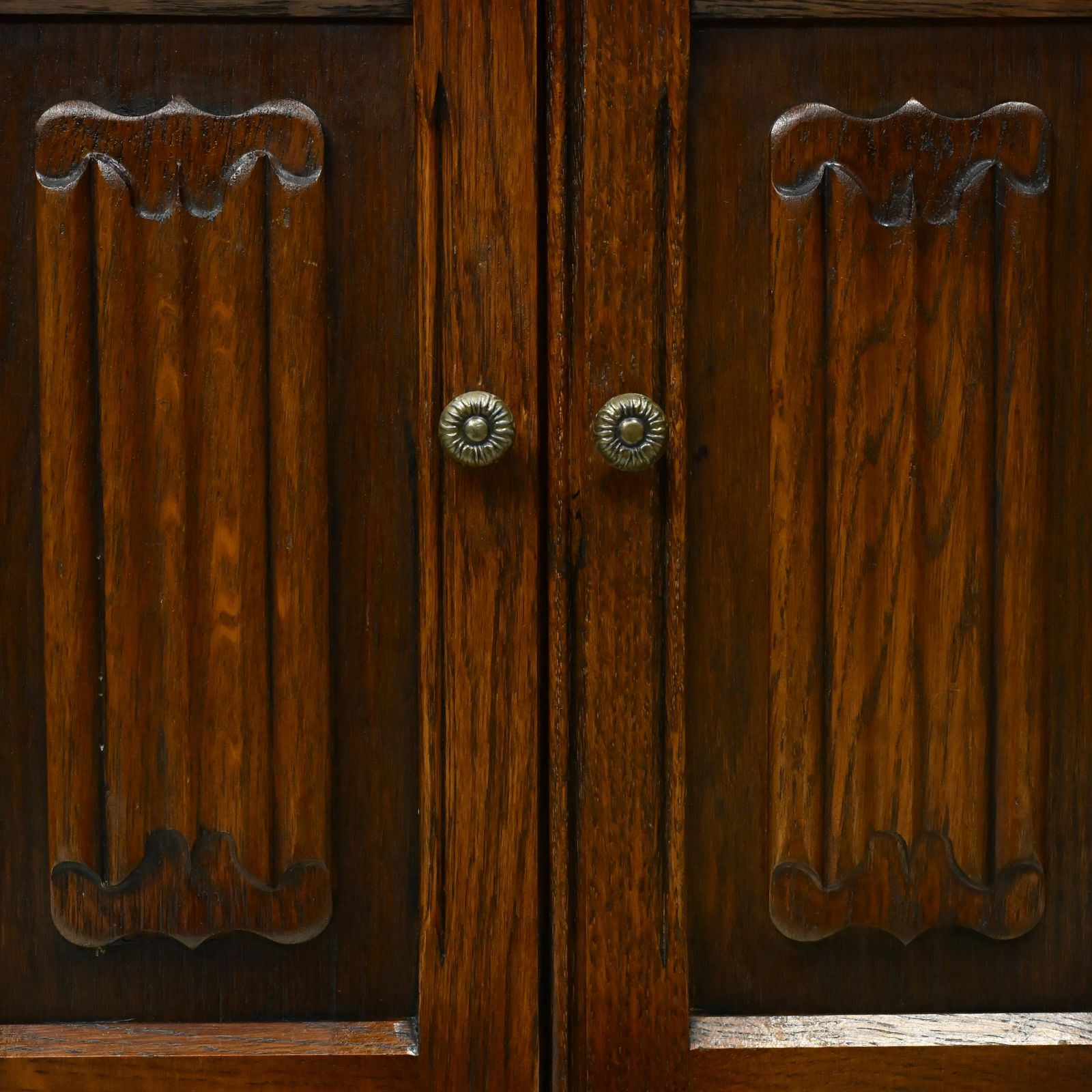 photo vinterior Old Charm Pedestal Cabinet Tudor Brown Free Delivery*