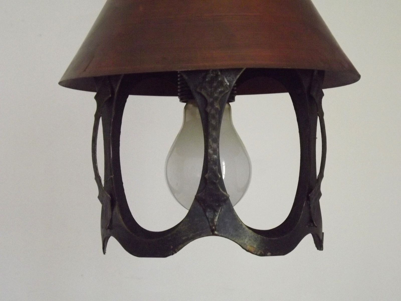 photo for sale Lanterne suspendue mid-century française en fer forgé et cuivre