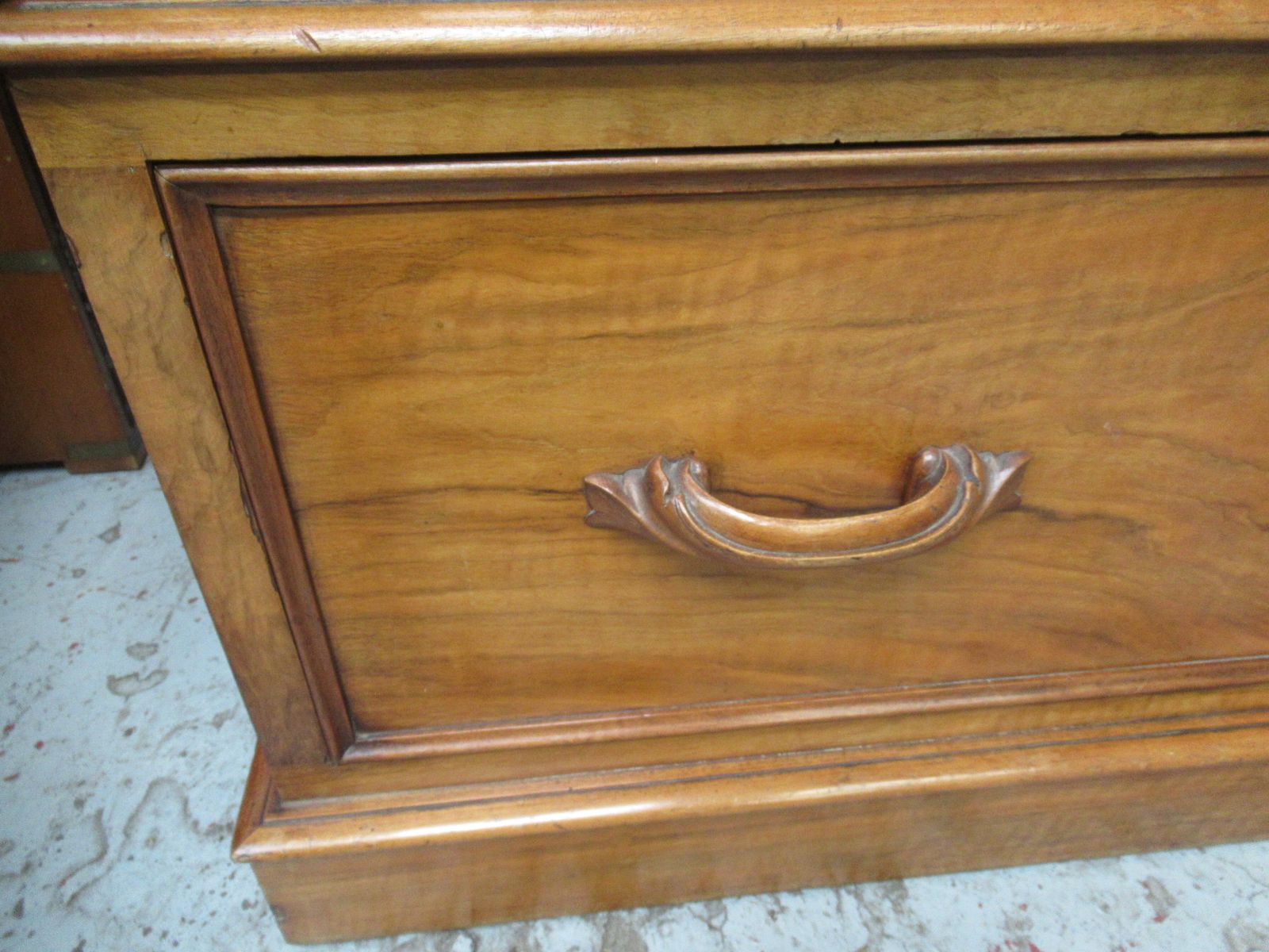A Victorian     Walnut   Wardrobe   1870s photo 575.0