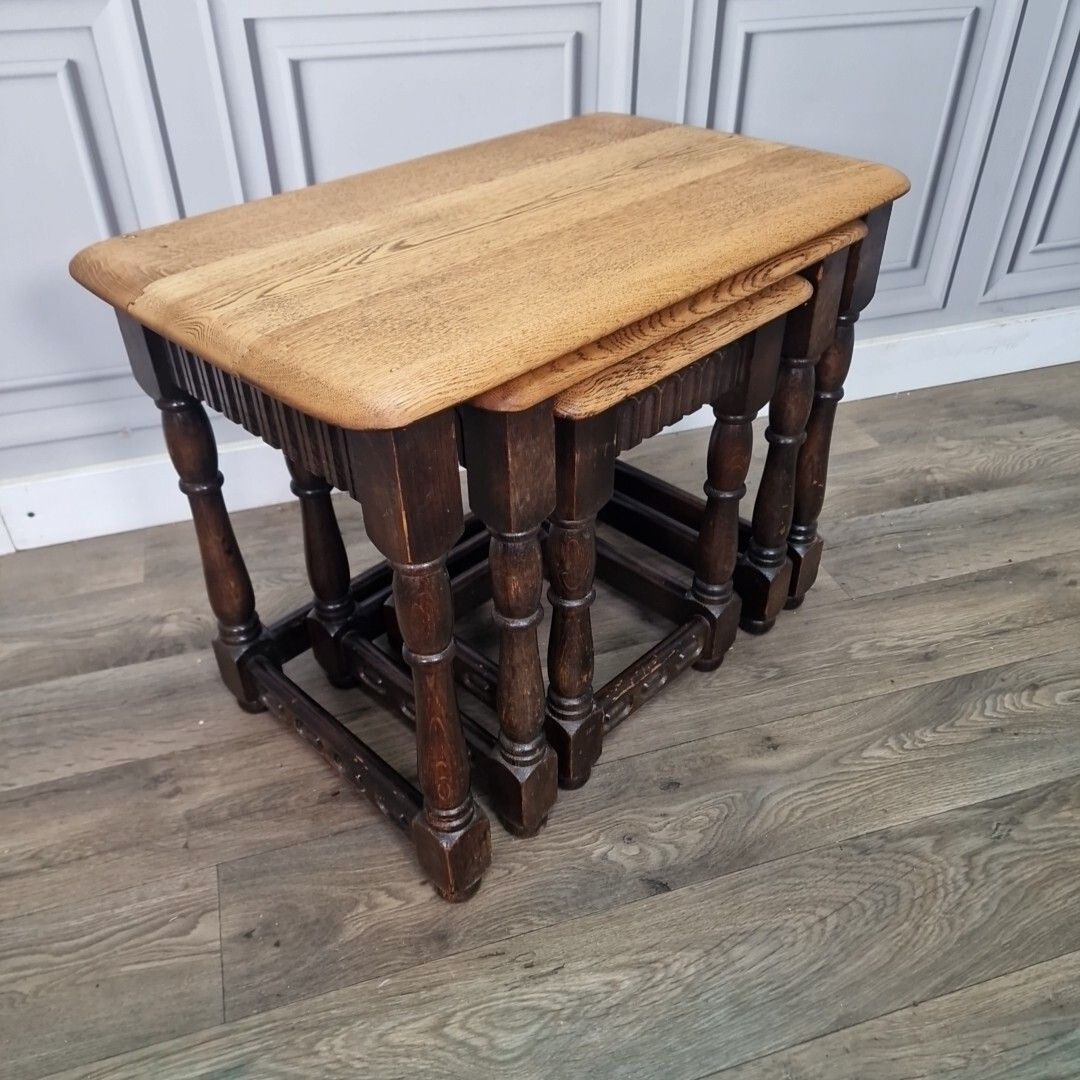 Vintage Nest Of Tables 3 Solid Oak Wooden Coffee Side Lamp Turned Wood Retro photo 144.0