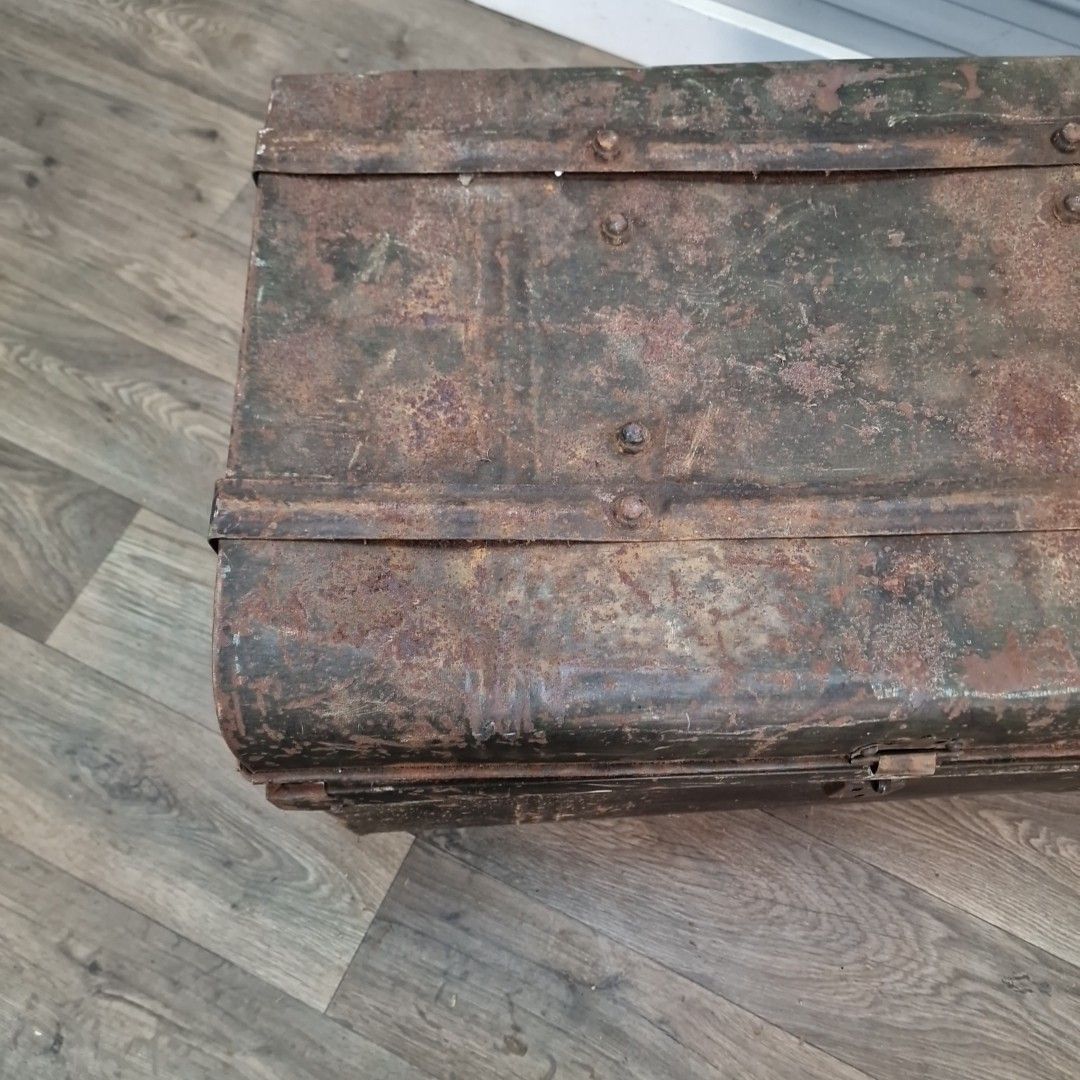 Antique Metal Travel Trunk – Dome Top Tin Chest – Rustic Vintage Storage Planter photo 70.0