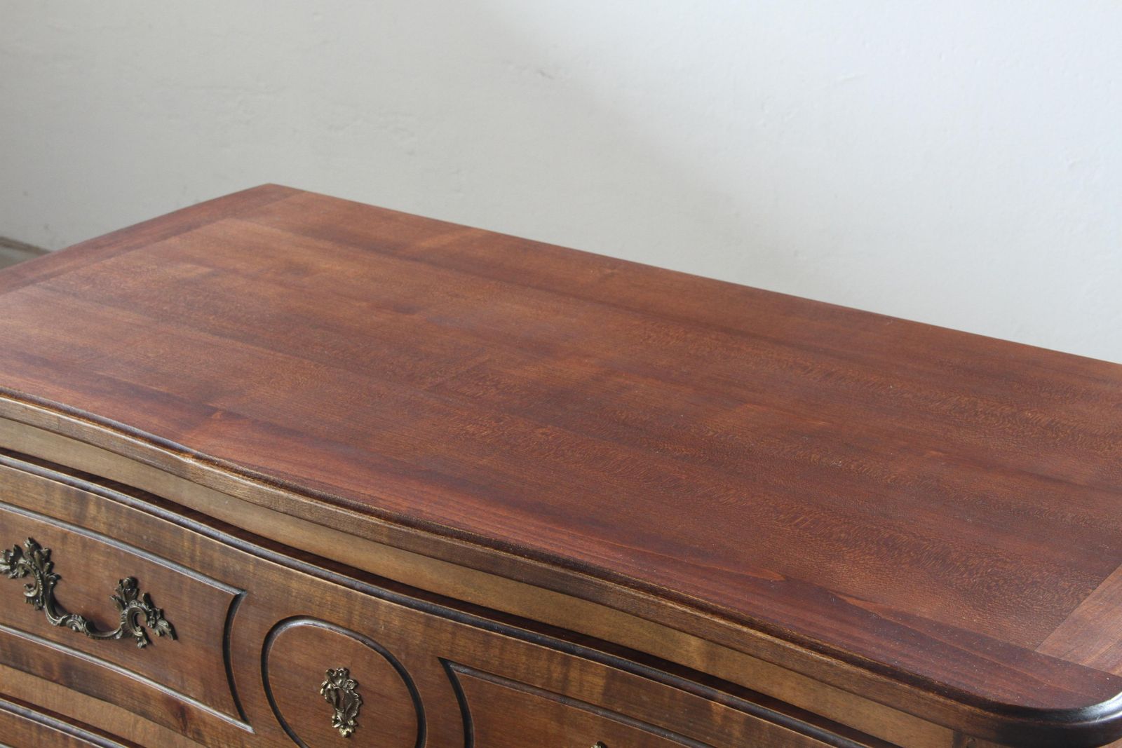 photo furniture Vintage Commode In Walnoot, 18e Eeuw, Frans Provençaals, Lodewijk XVI Periode
