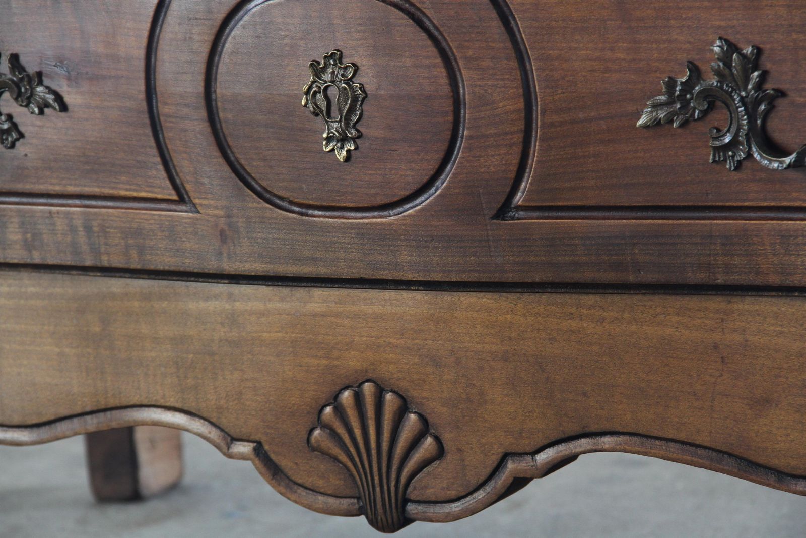 photo vintage Vintage Commode In Walnoot, 18e Eeuw, Frans Provençaals, Lodewijk XVI Periode