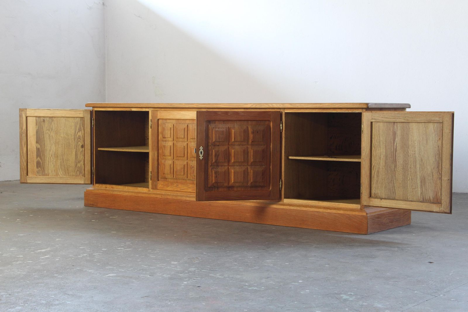 Vintage 1960/70s Danish Brutalist Light Oak Low Sideboard / Crezenda photo vinterior