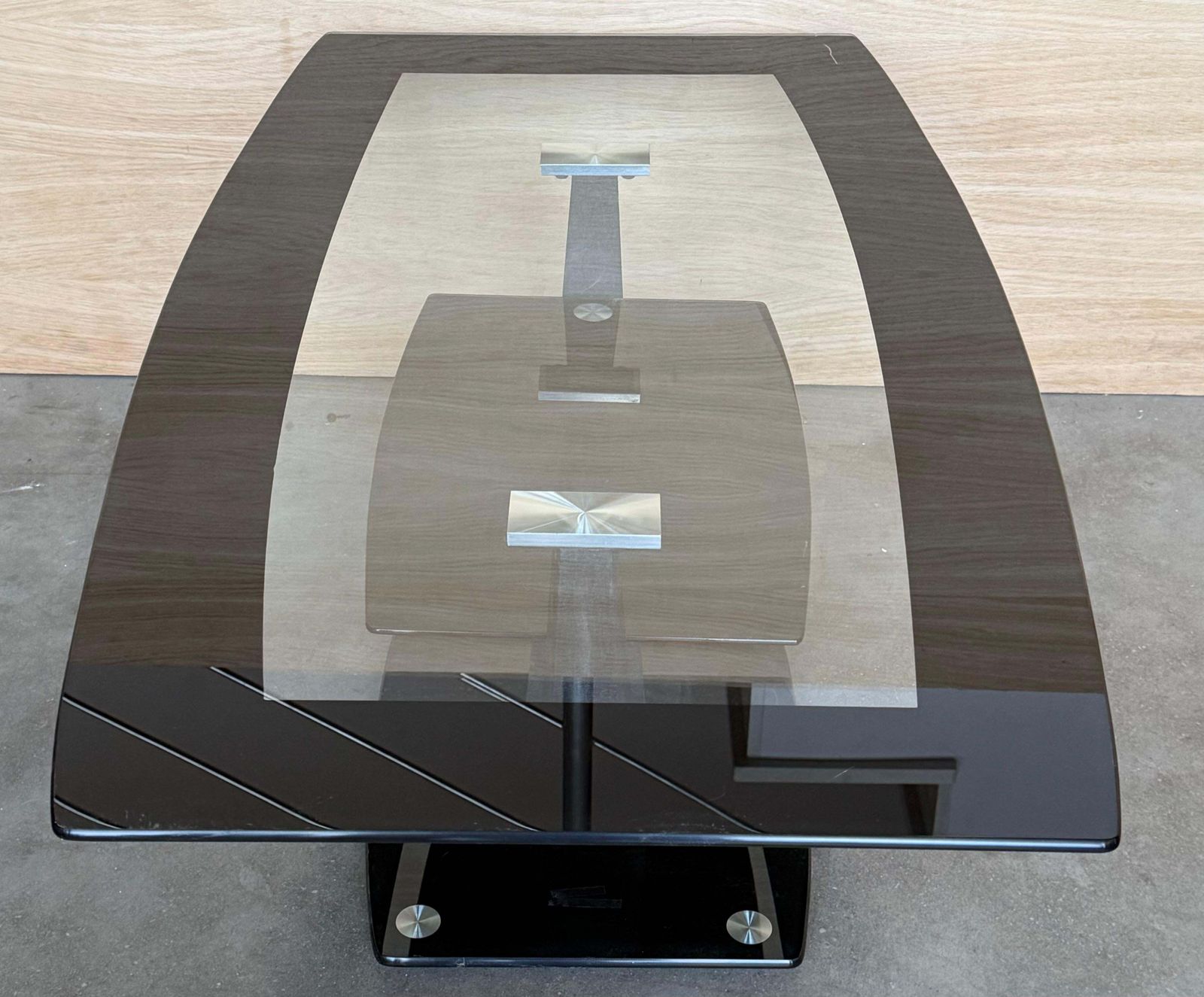 photo vinterior Table basse rectangulaire à deux niveaux, plateau en verre noir et pied central en métal