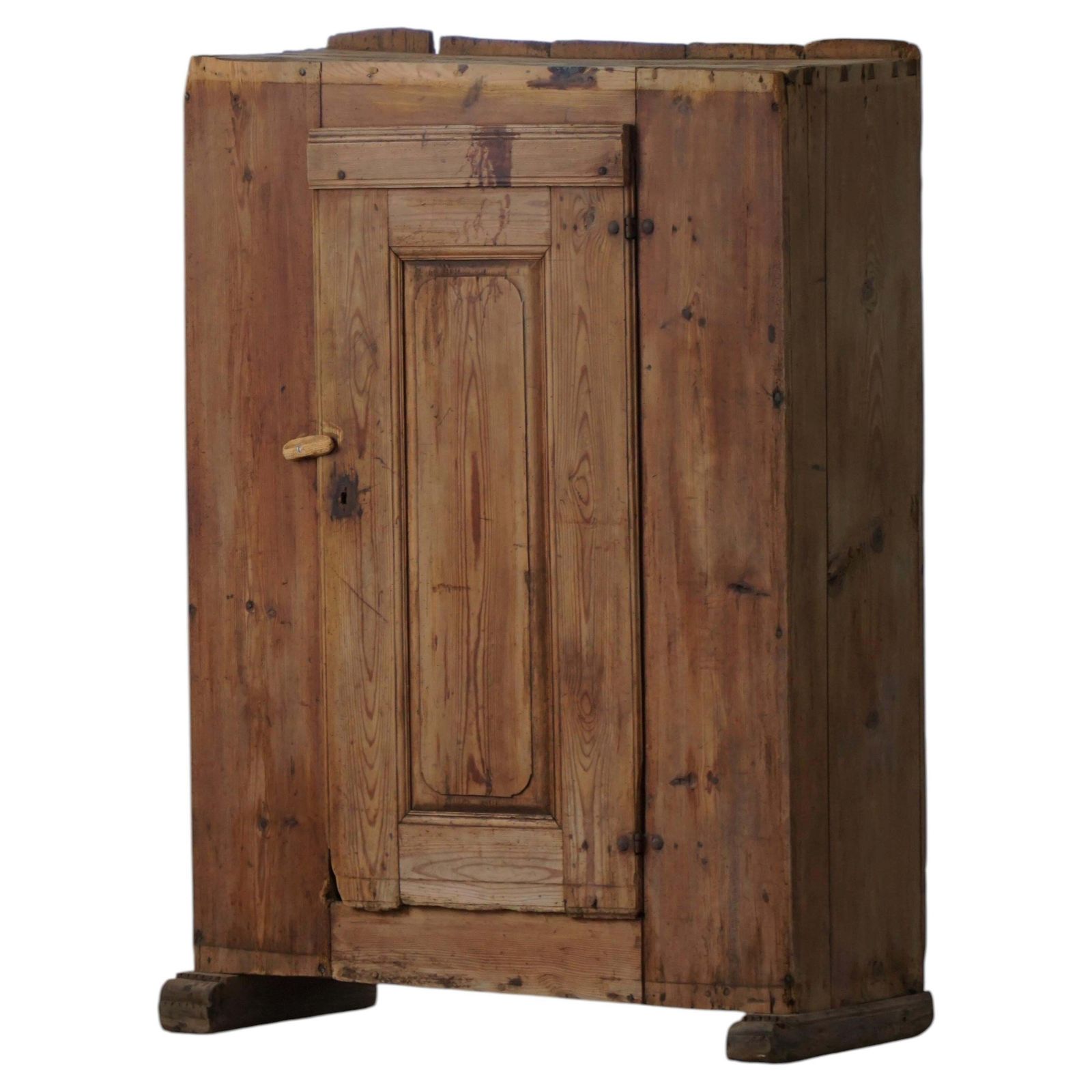 Antique Swedish Primitive Patinated Folk Art Cabinet In Pine, Early 18th Century