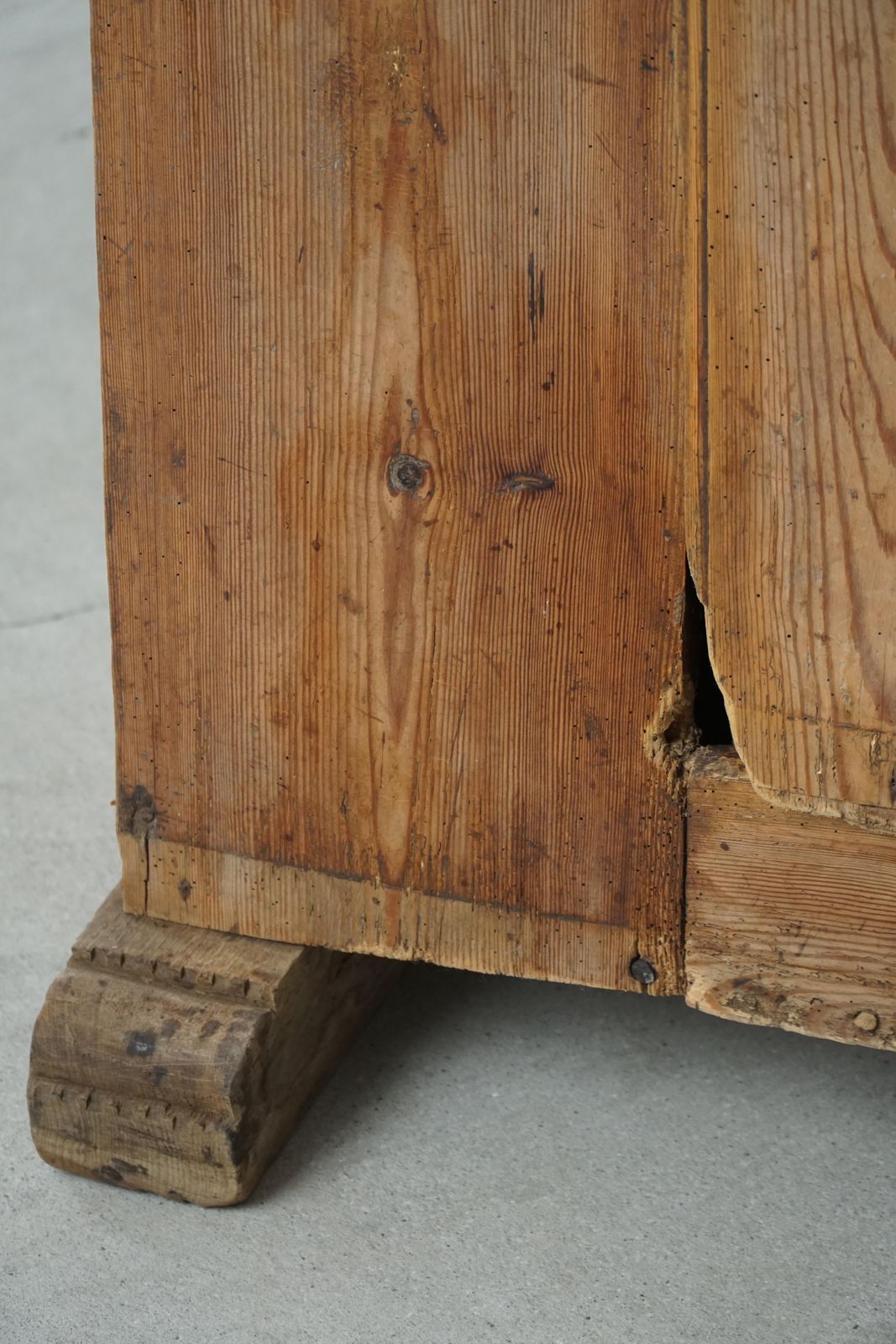3271.0 Antique Swedish Primitive Patinated Folk Art Cabinet In Pine, Early 18th Century photo