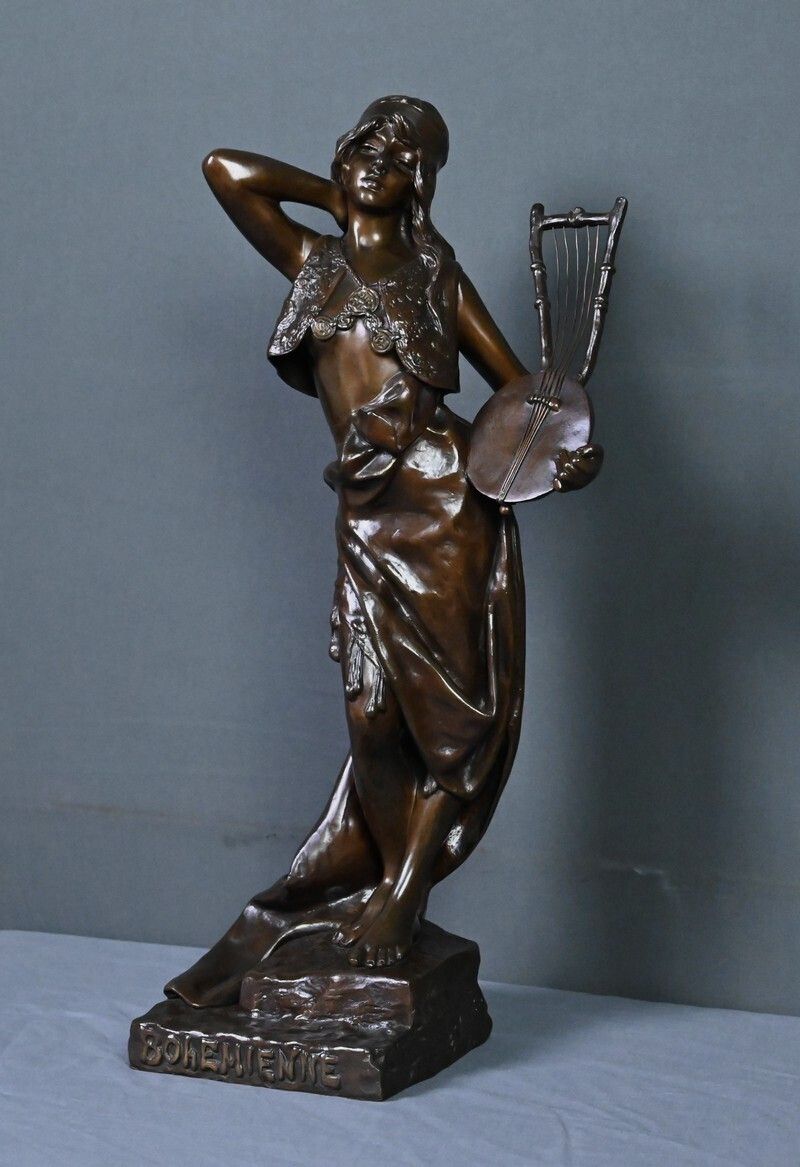 photo vinterior Bronze "Bohemian Woman" Signed E. Villanis – Late 19th Century