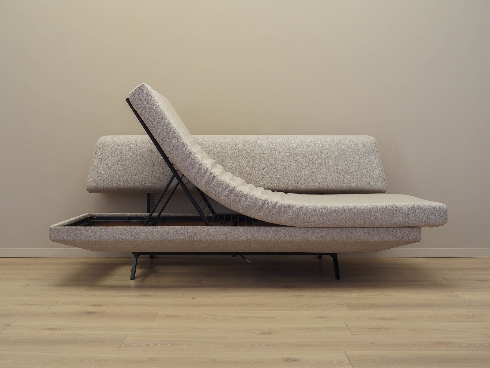photo furniture Daybed Sofa, Italian Design, 1970s, Manufactured: Italy