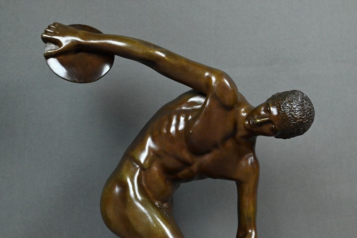 Bronze Sculpture "The Discus Thrower" After Myron – Early 20th Century photo 2200.0