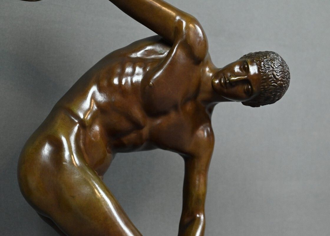 2200.0 Bronze Sculpture "The Discus Thrower" After Myron – Early 20th Century photo