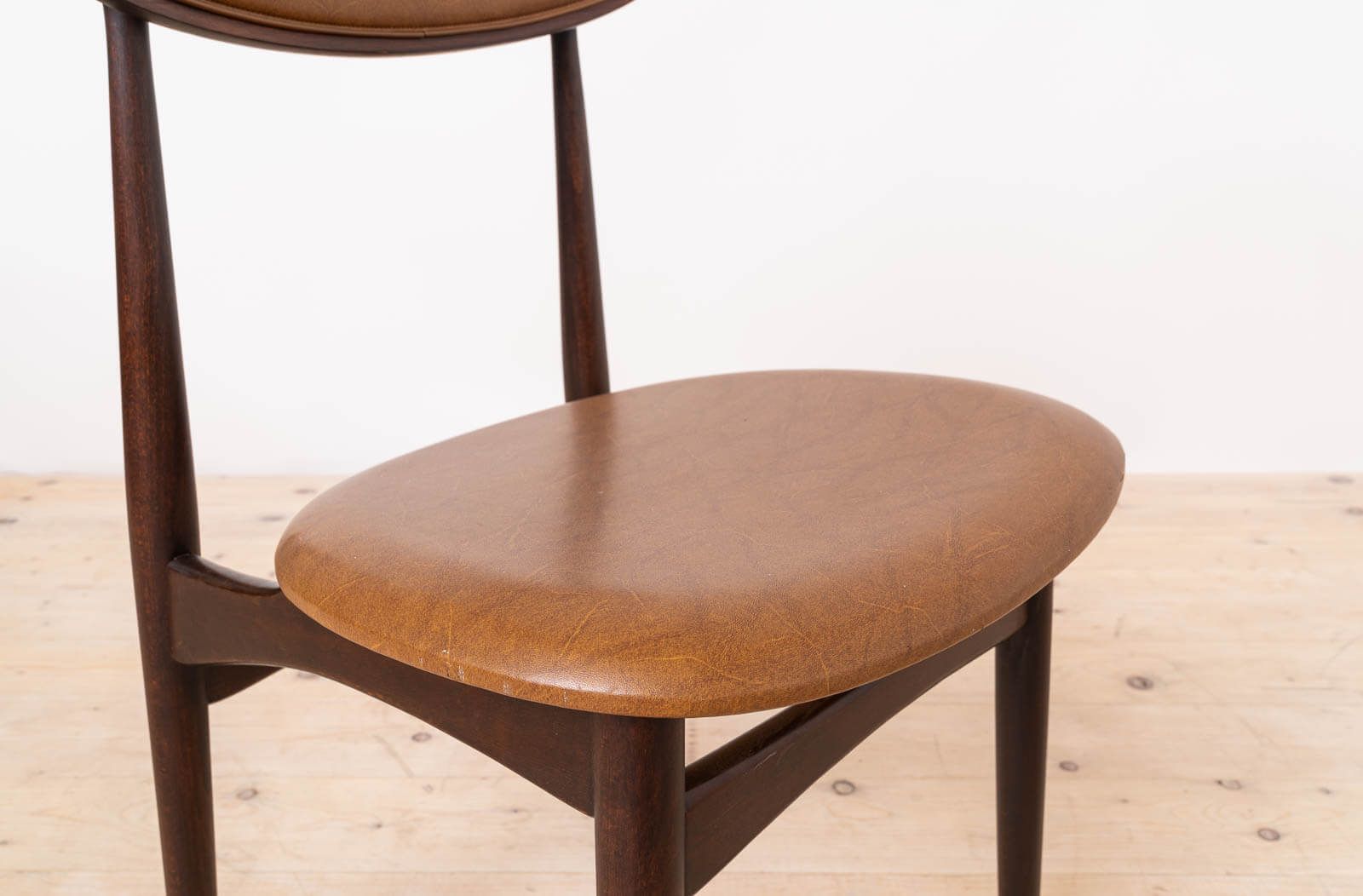 photo buy Mid Century Modern Dining Set, Round Table With 4 Fredrik Kayser Chairs No. 125b