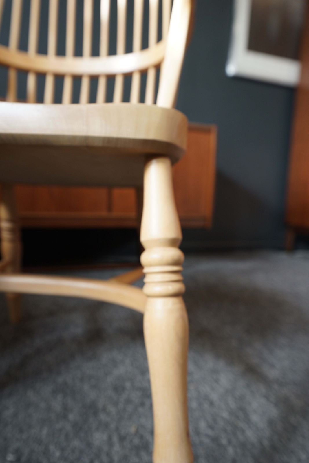photo furniture British Windsor Carver Armchairs In Solid Beech – United Kingdom, Mid 20th Century