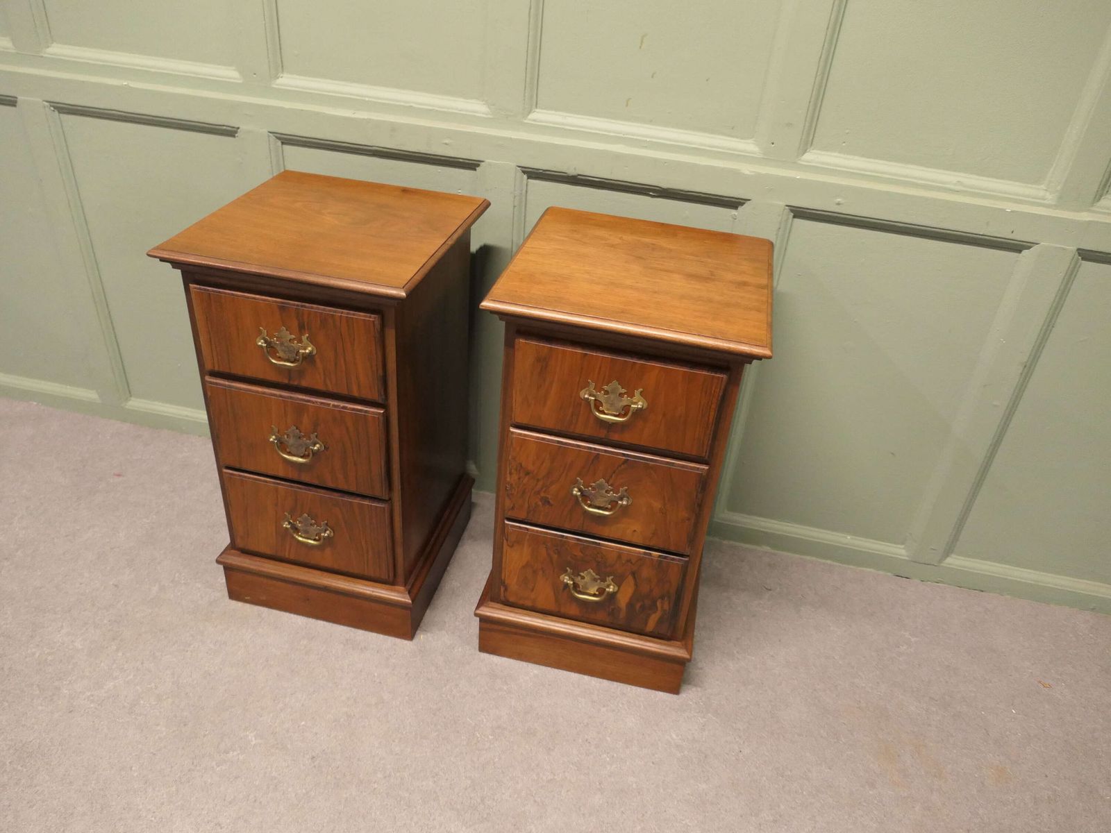 A Pair Of Art Deco Walnut Bedside Chest Of Drawers photo 1074.0