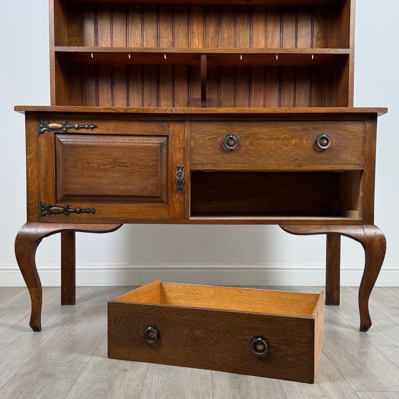 Furniture Antique 20th Century Good Quality Arts & Crafts Dresser In Oak photo