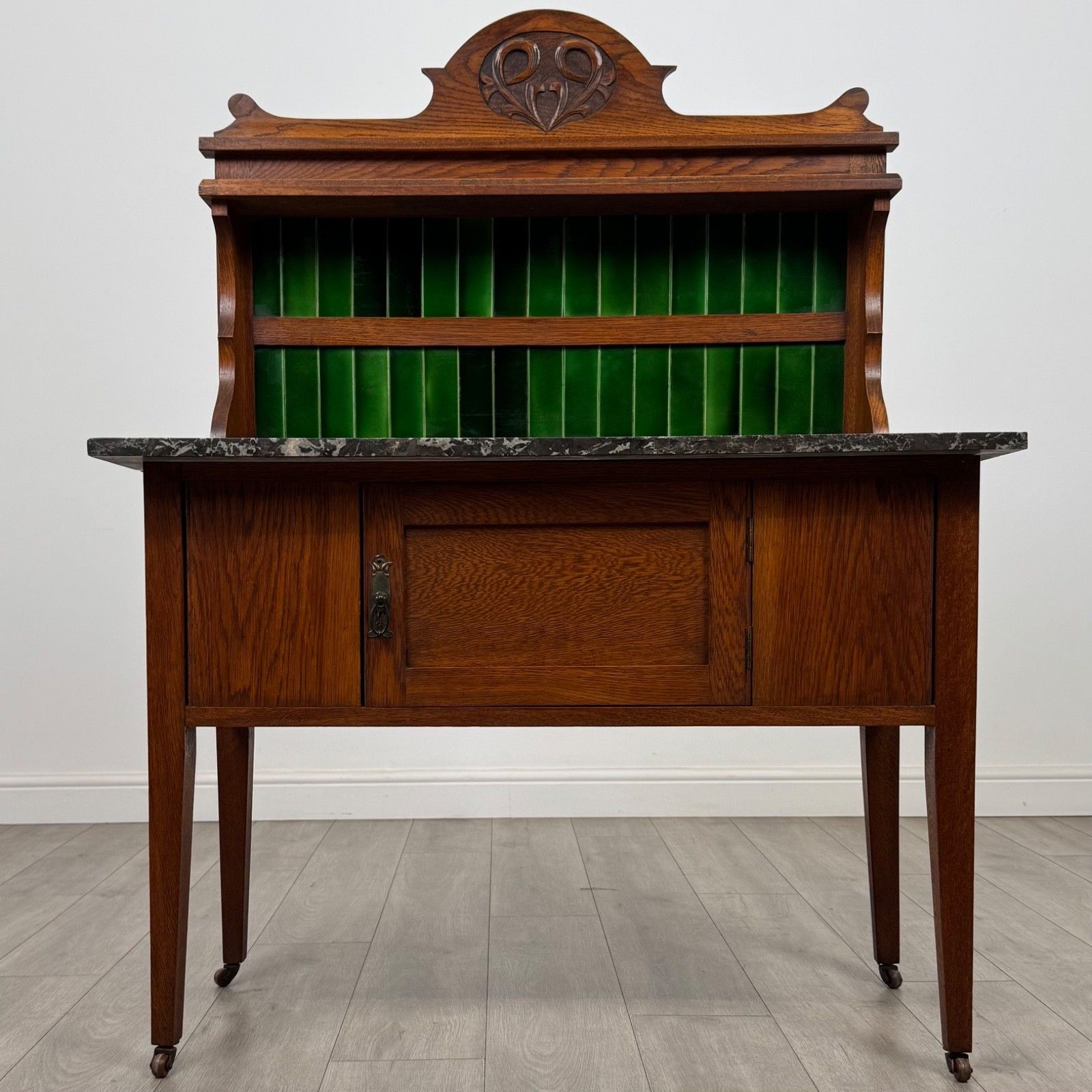 Antique 20th Century Arts & Crafts Washstand In Oak