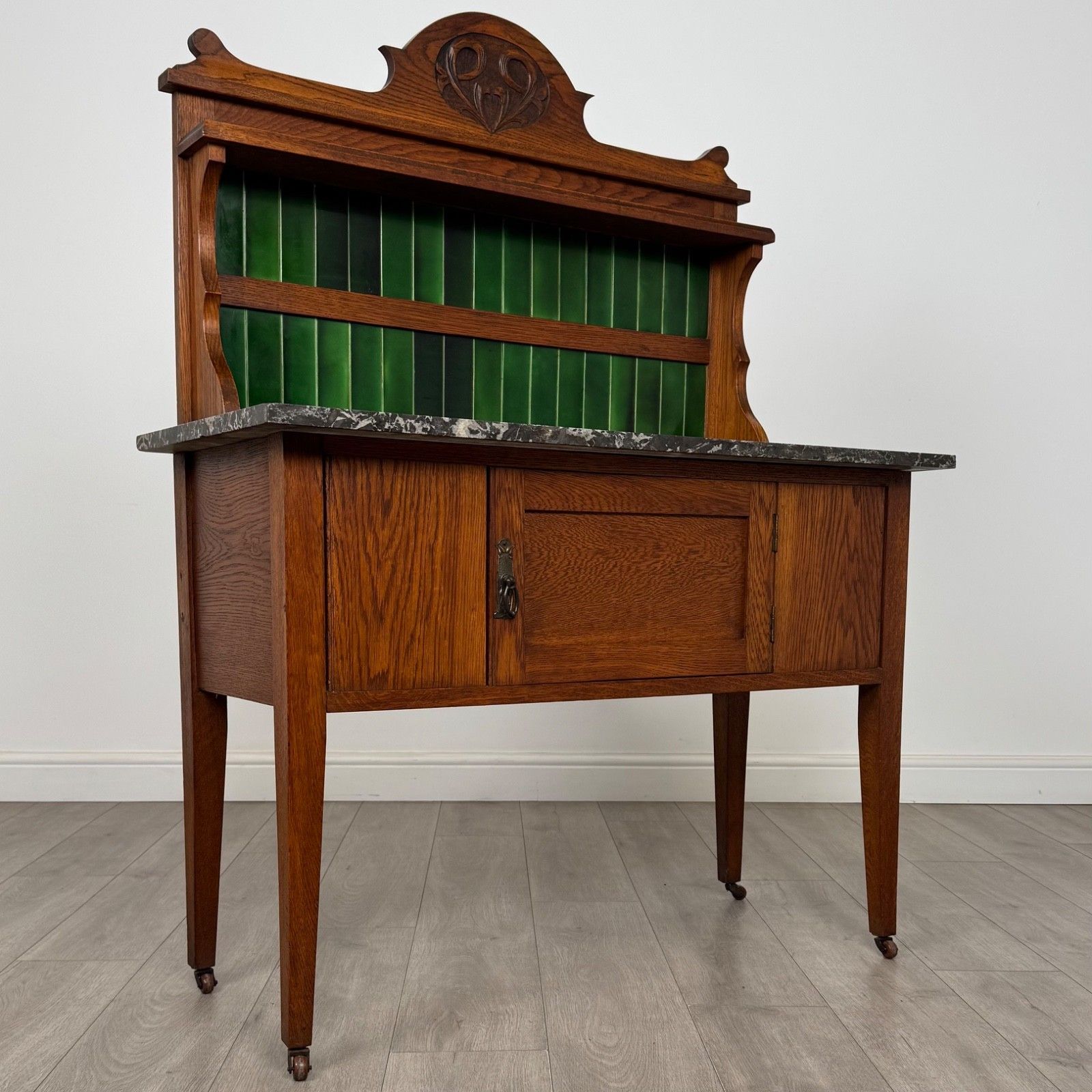 photo furniture Antique 20th Century Arts & Crafts Washstand In Oak