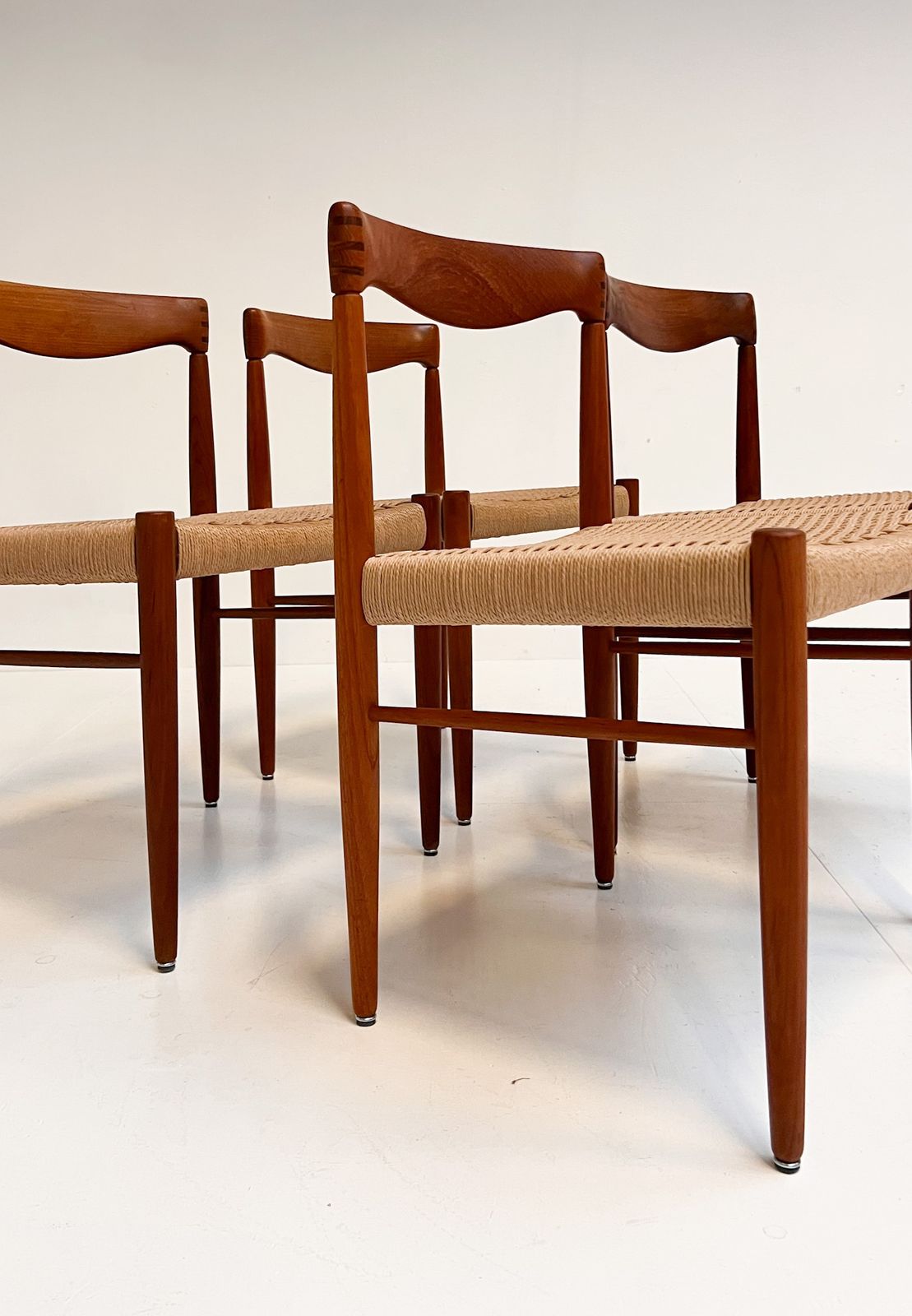 photo furniture Refurbished Set Of 4 Papercord Chairs By H. Klein For Bramin, 1960s