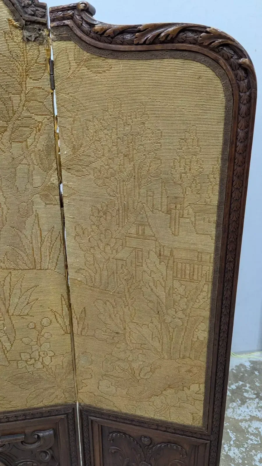 photo for sale Baroque Screen In Carved Walnut And Fabric