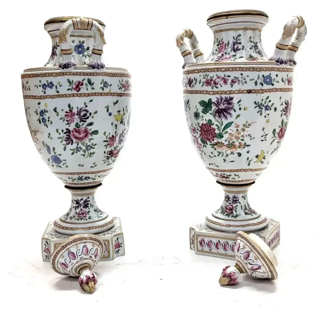 Pair Of 19th Century Covered Vases In Samson Porcelain photo for sale